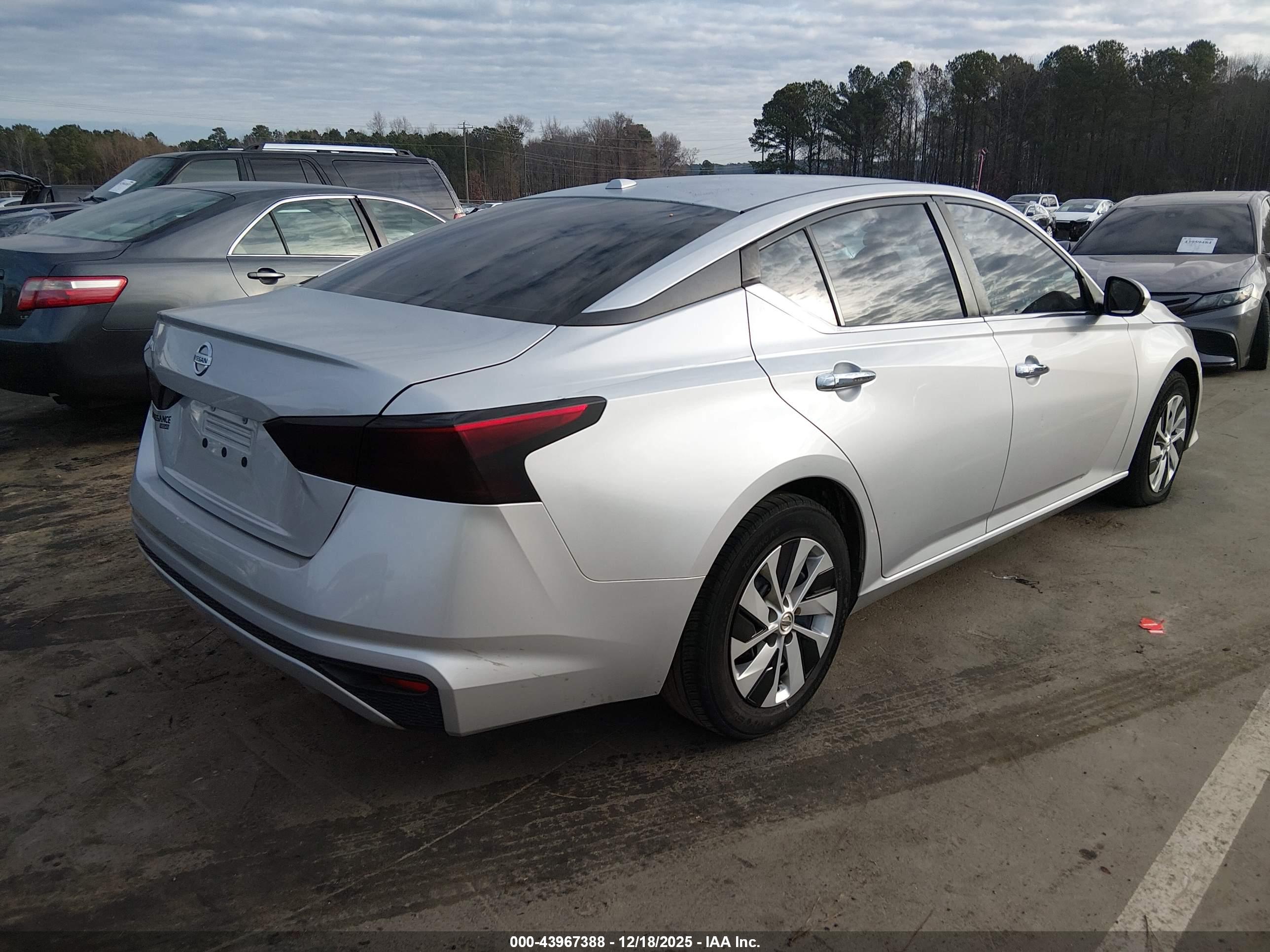 NISSAN ALTIMA image 4