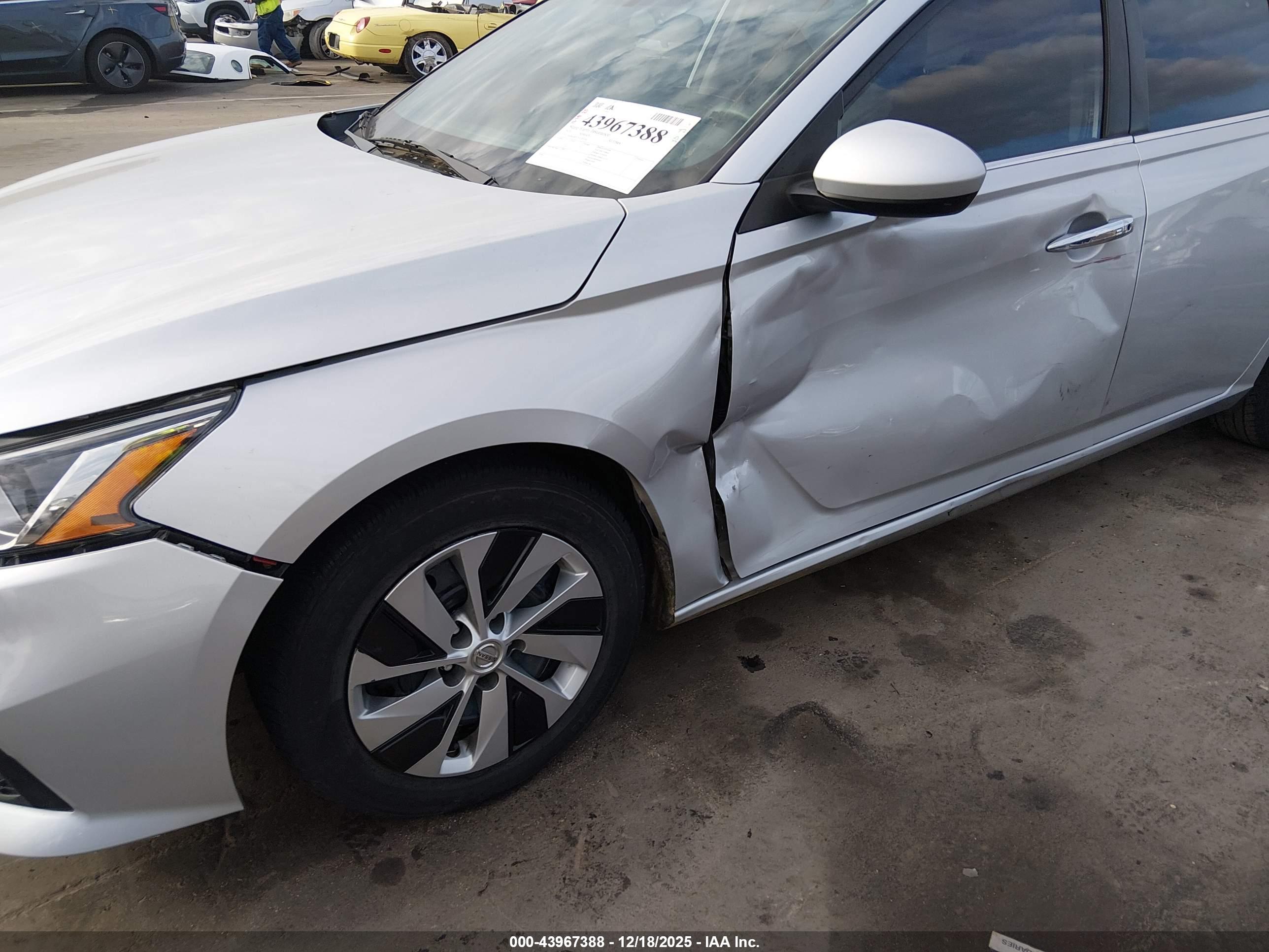 NISSAN ALTIMA image 6