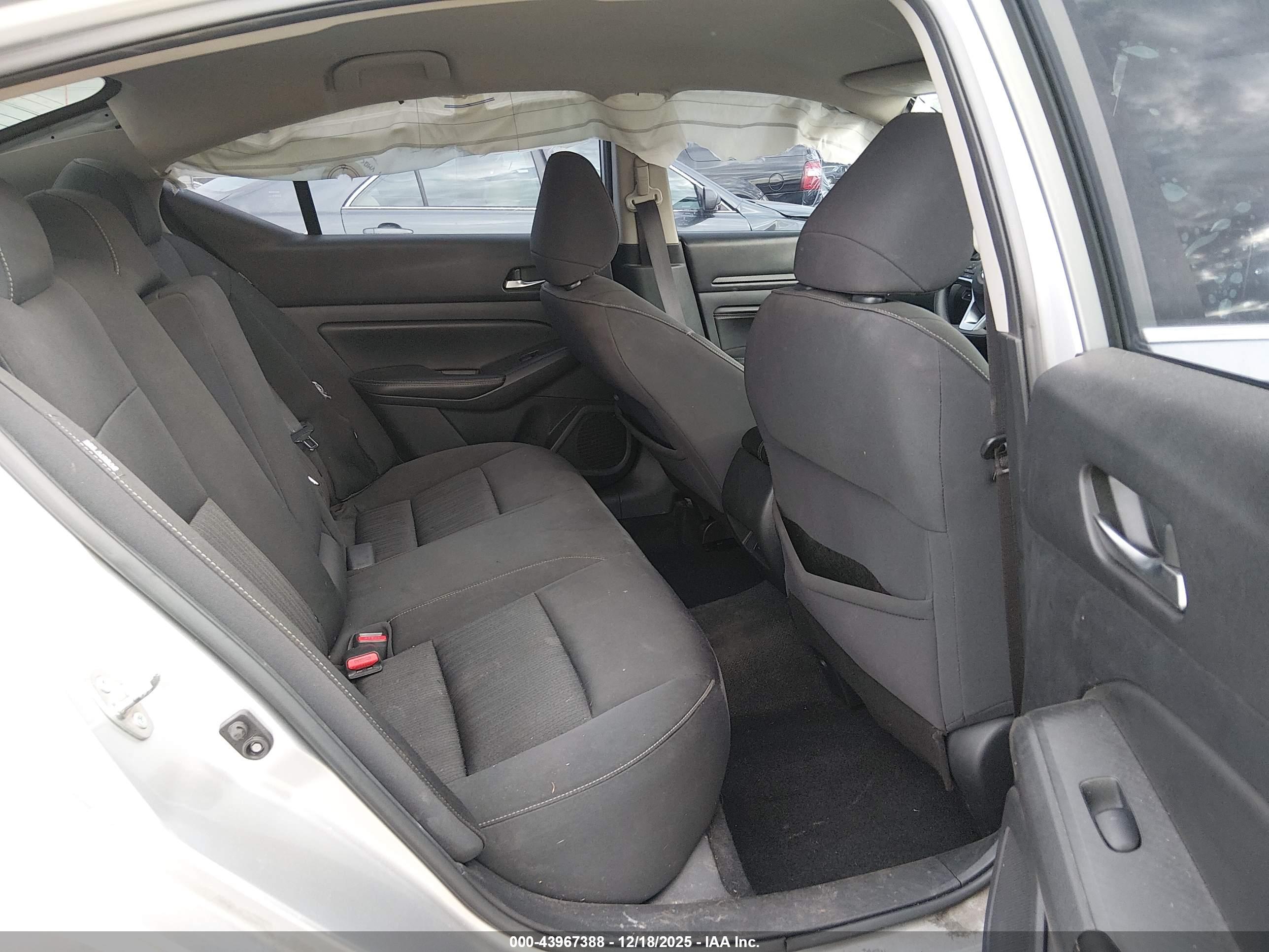 NISSAN ALTIMA image 8