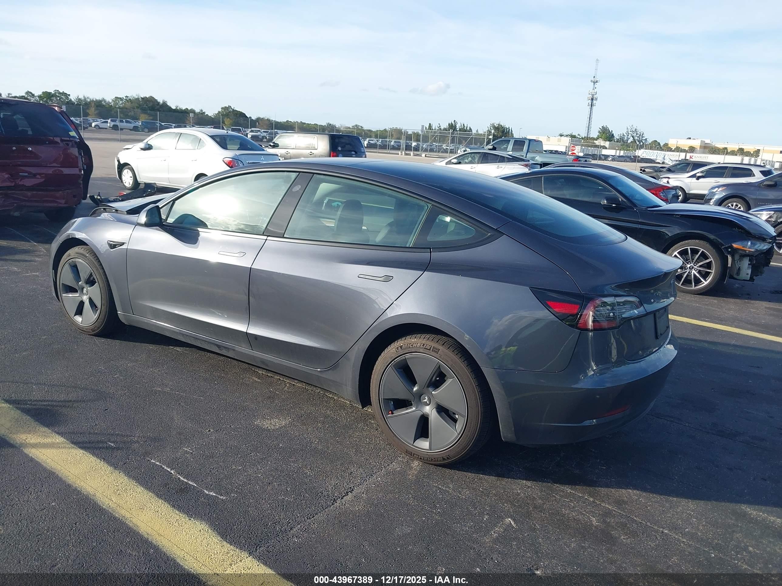 TESLA MODEL image 3