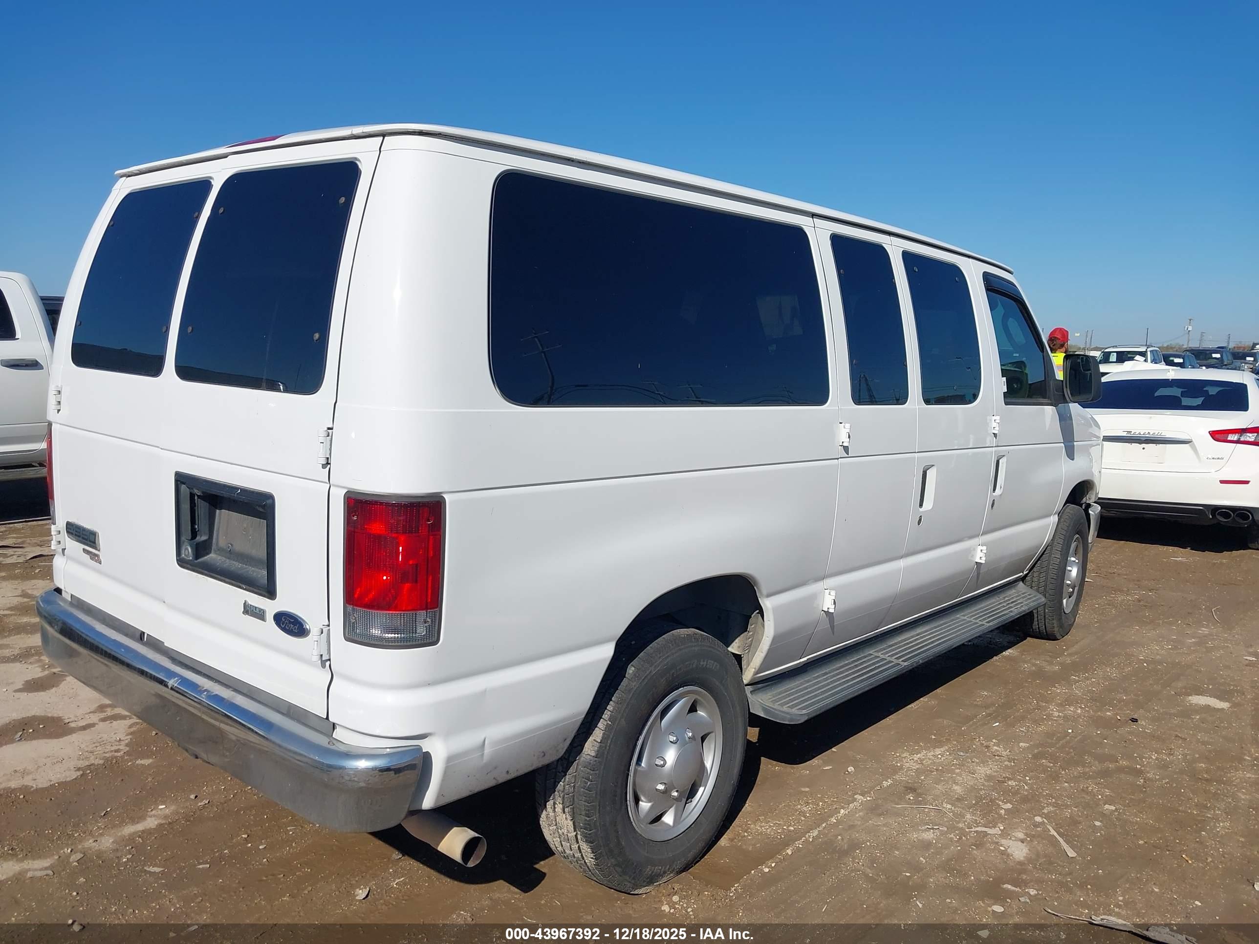 FORD E-350 image 4