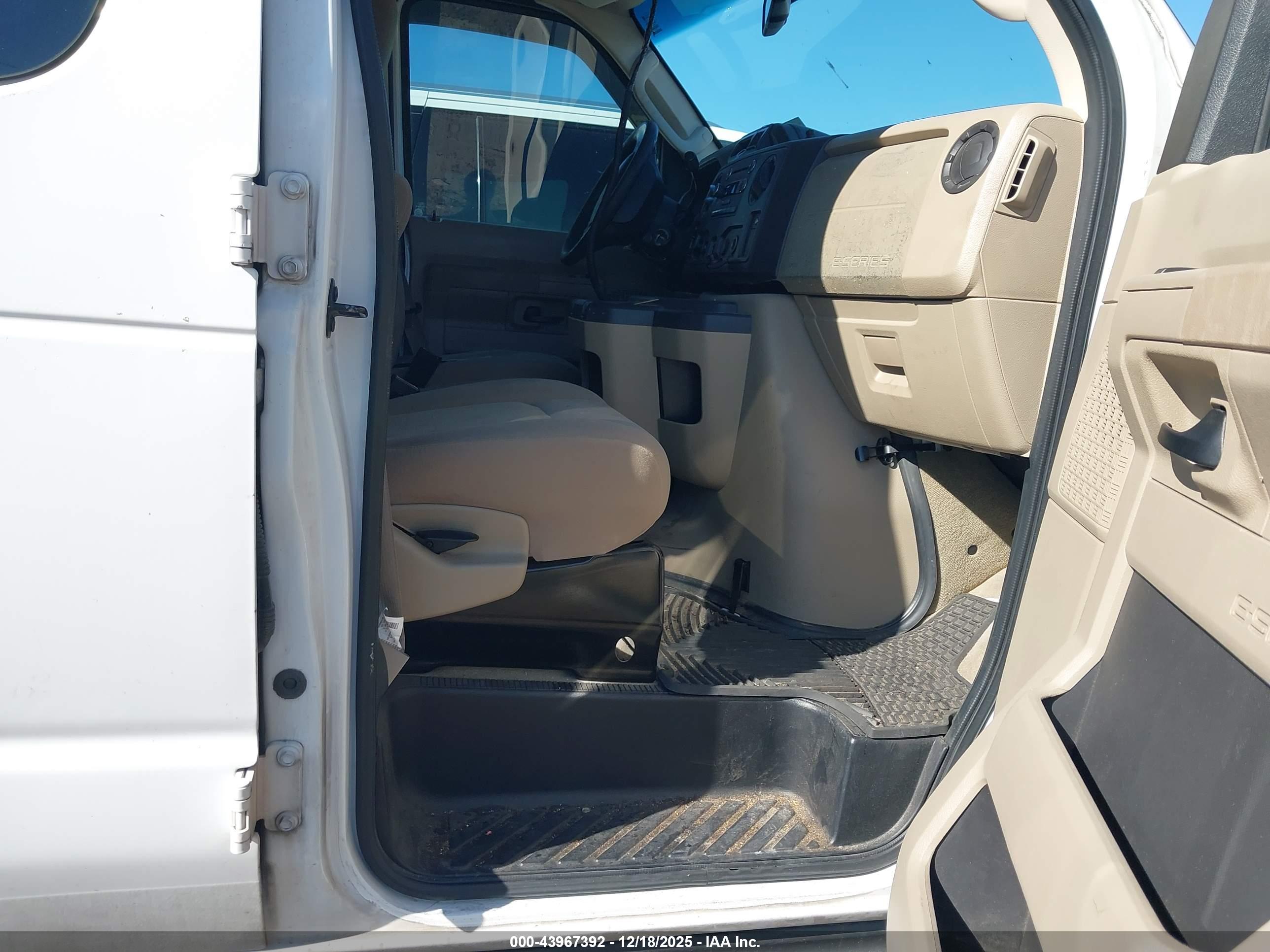 FORD E-350 image 5