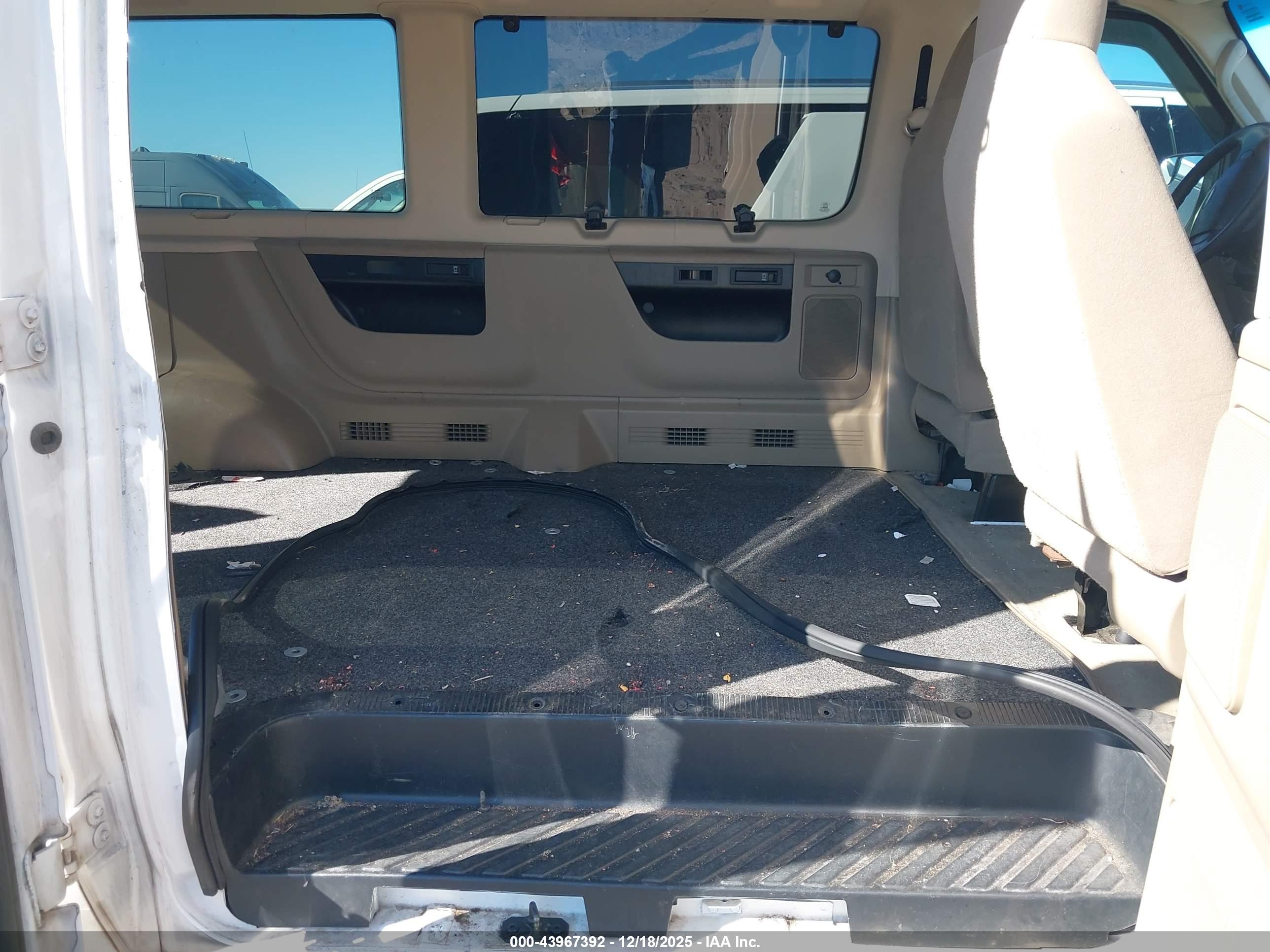 FORD E-350 image 8