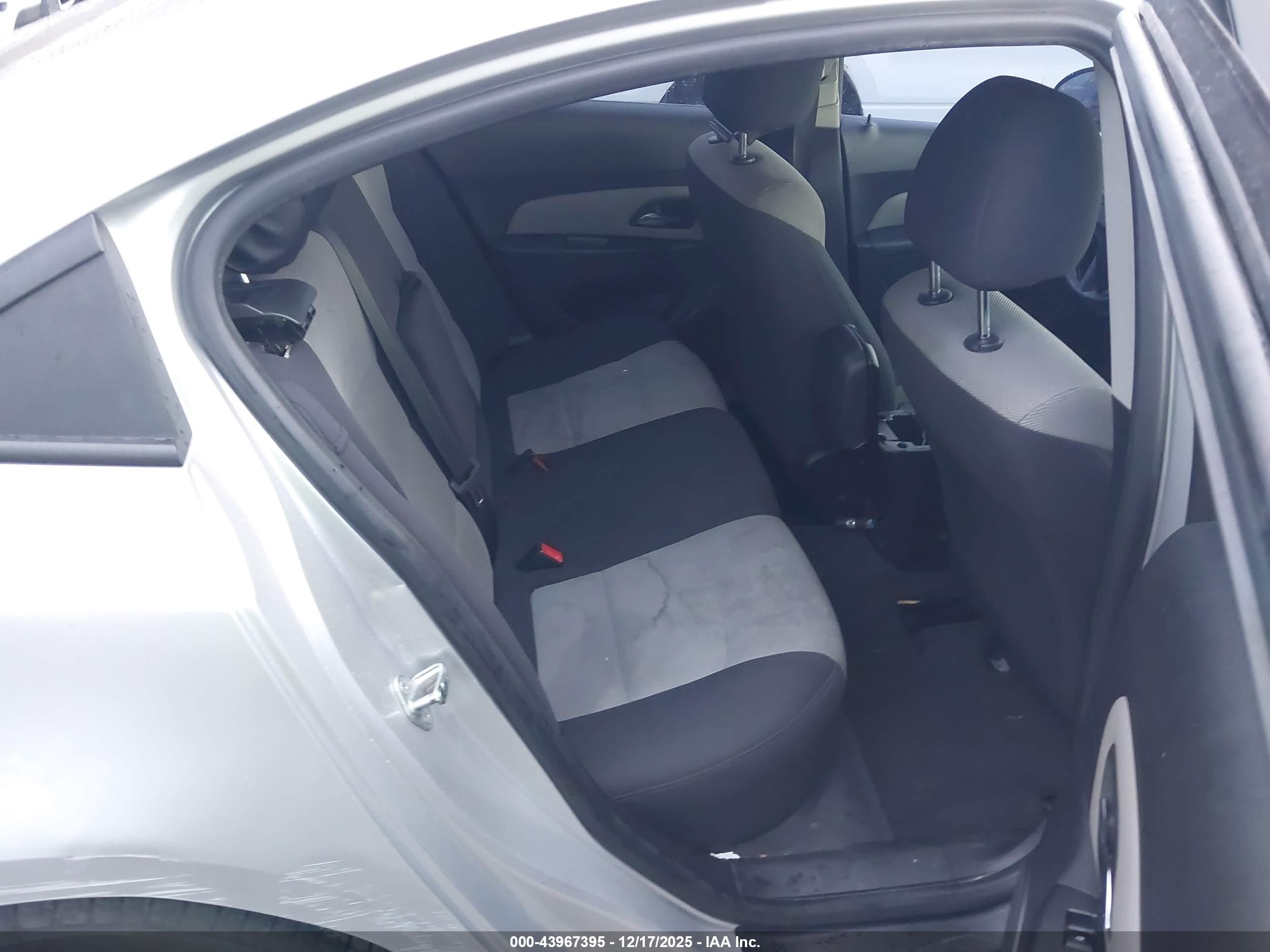 CHEVROLET CRUZE image 8