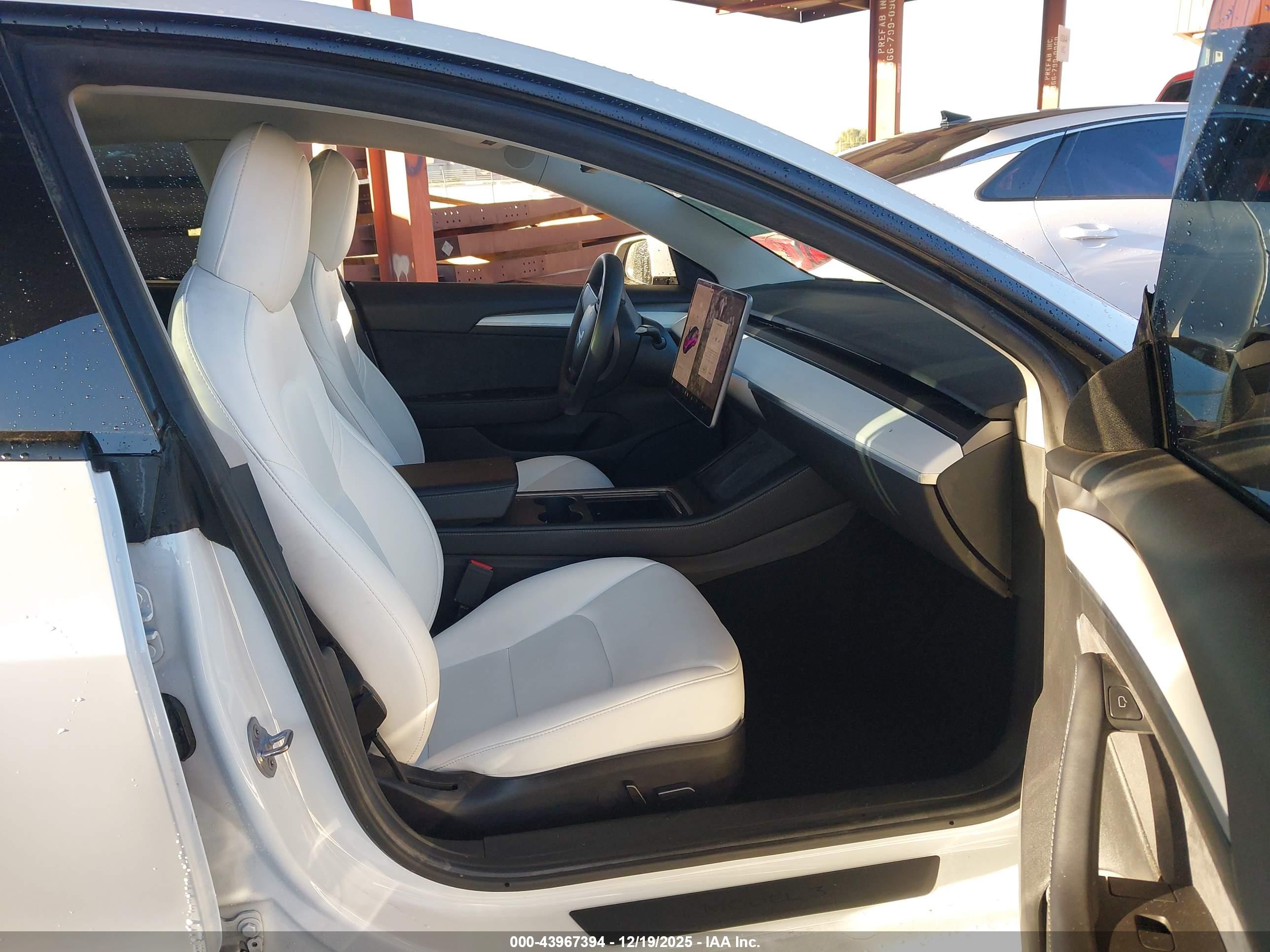 TESLA MODEL image 5