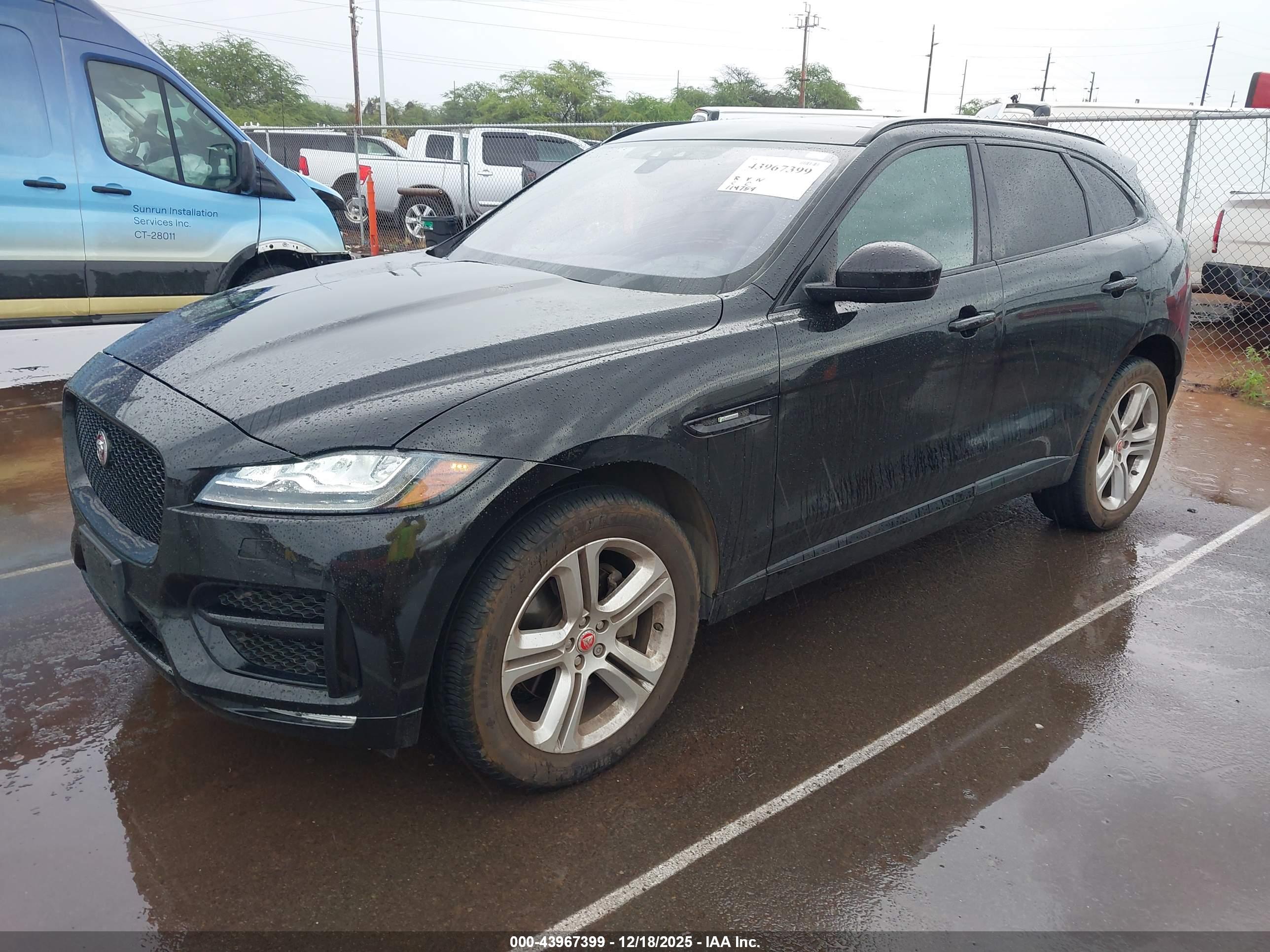 JAGUAR F-PACE image 2