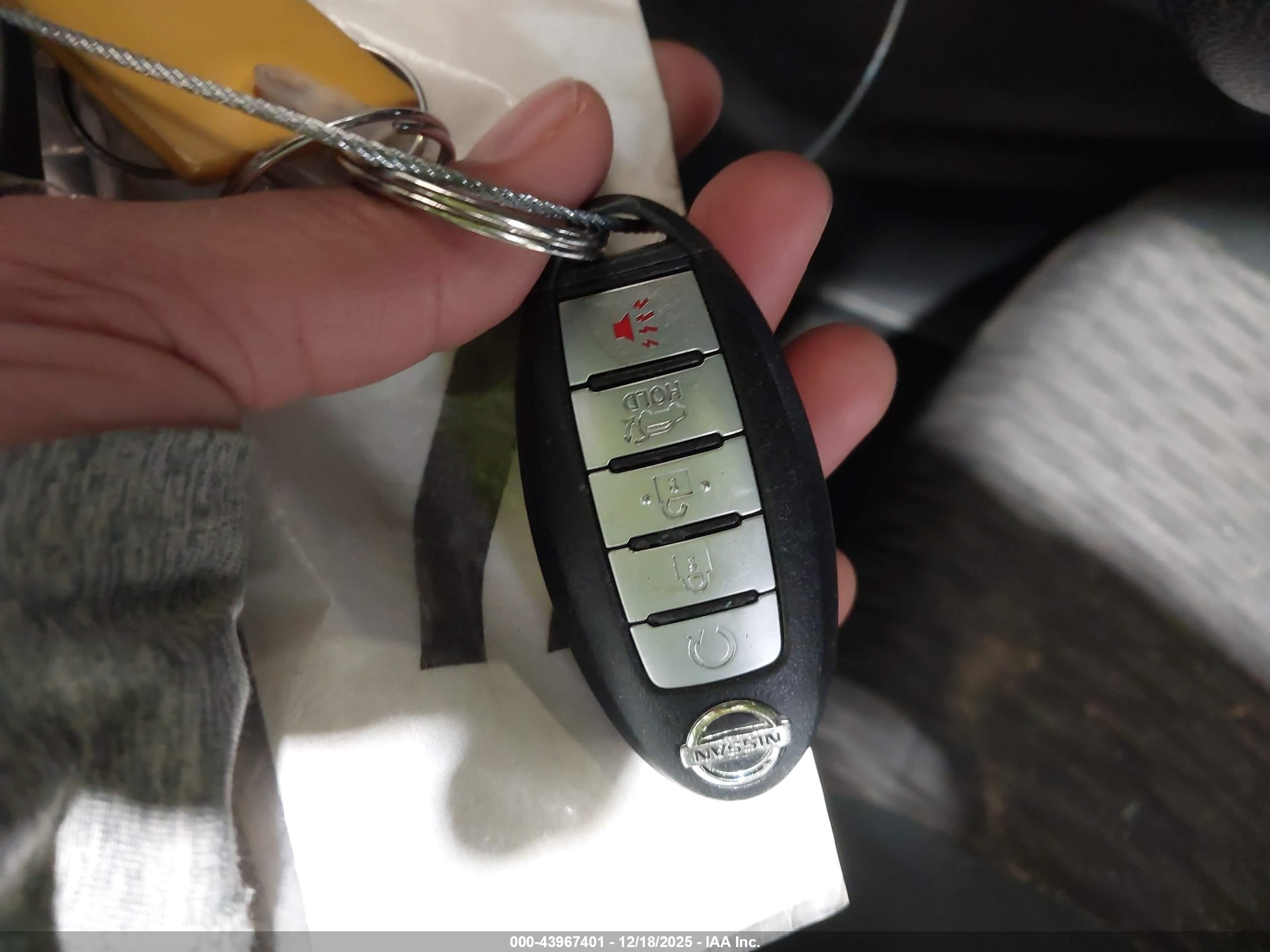 NISSAN ROGUE image 11