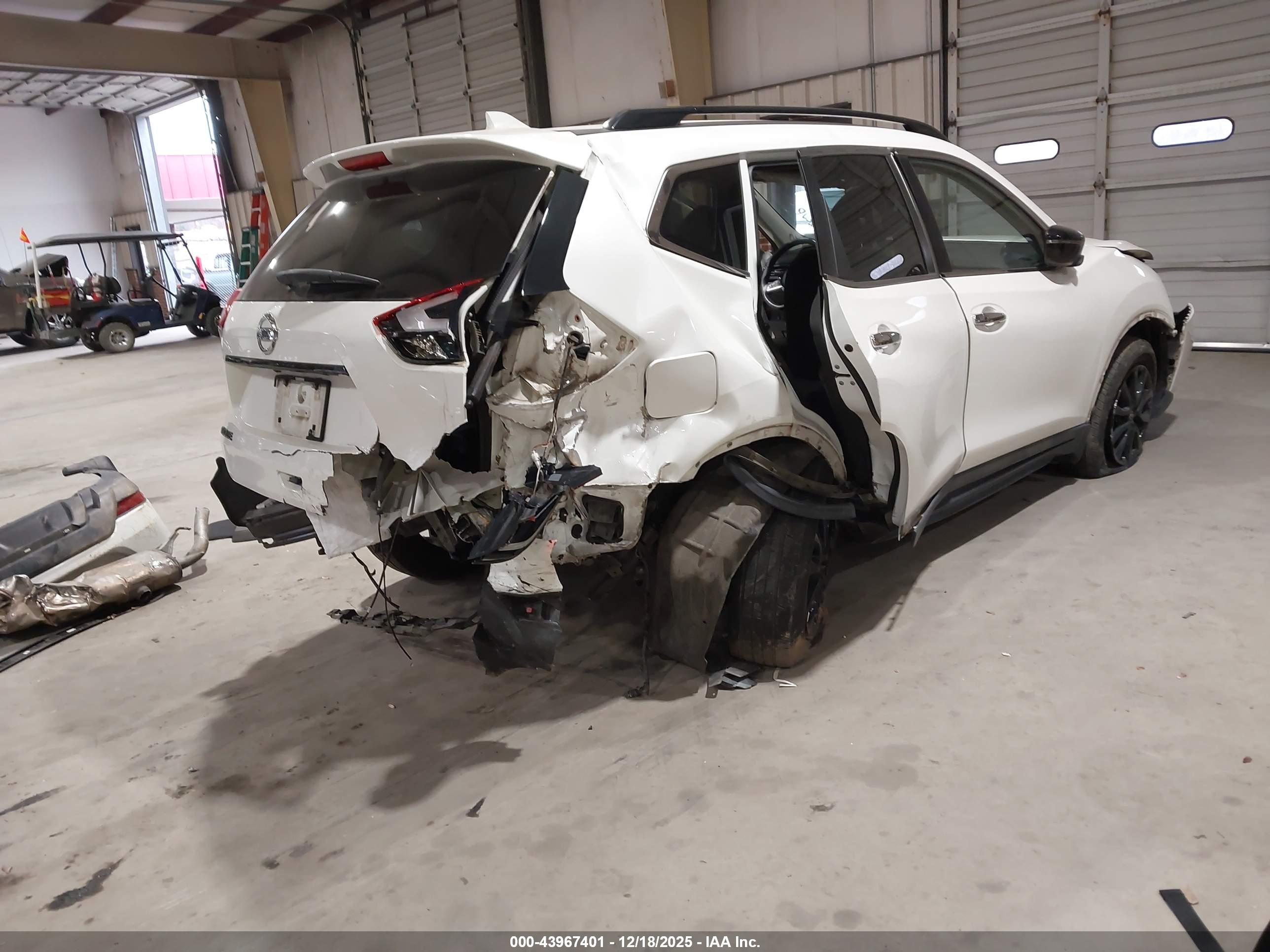 NISSAN ROGUE image 4