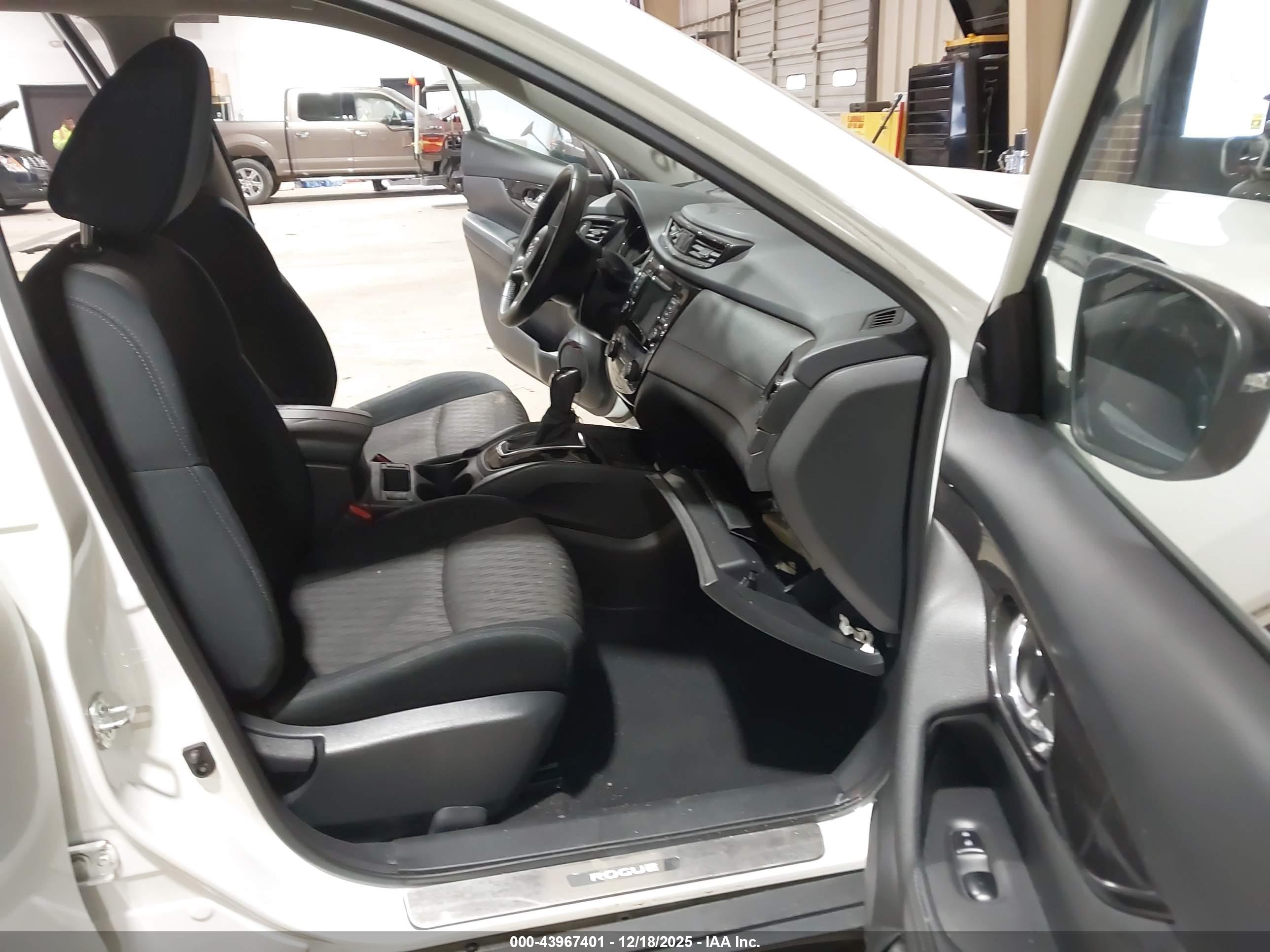 NISSAN ROGUE image 5
