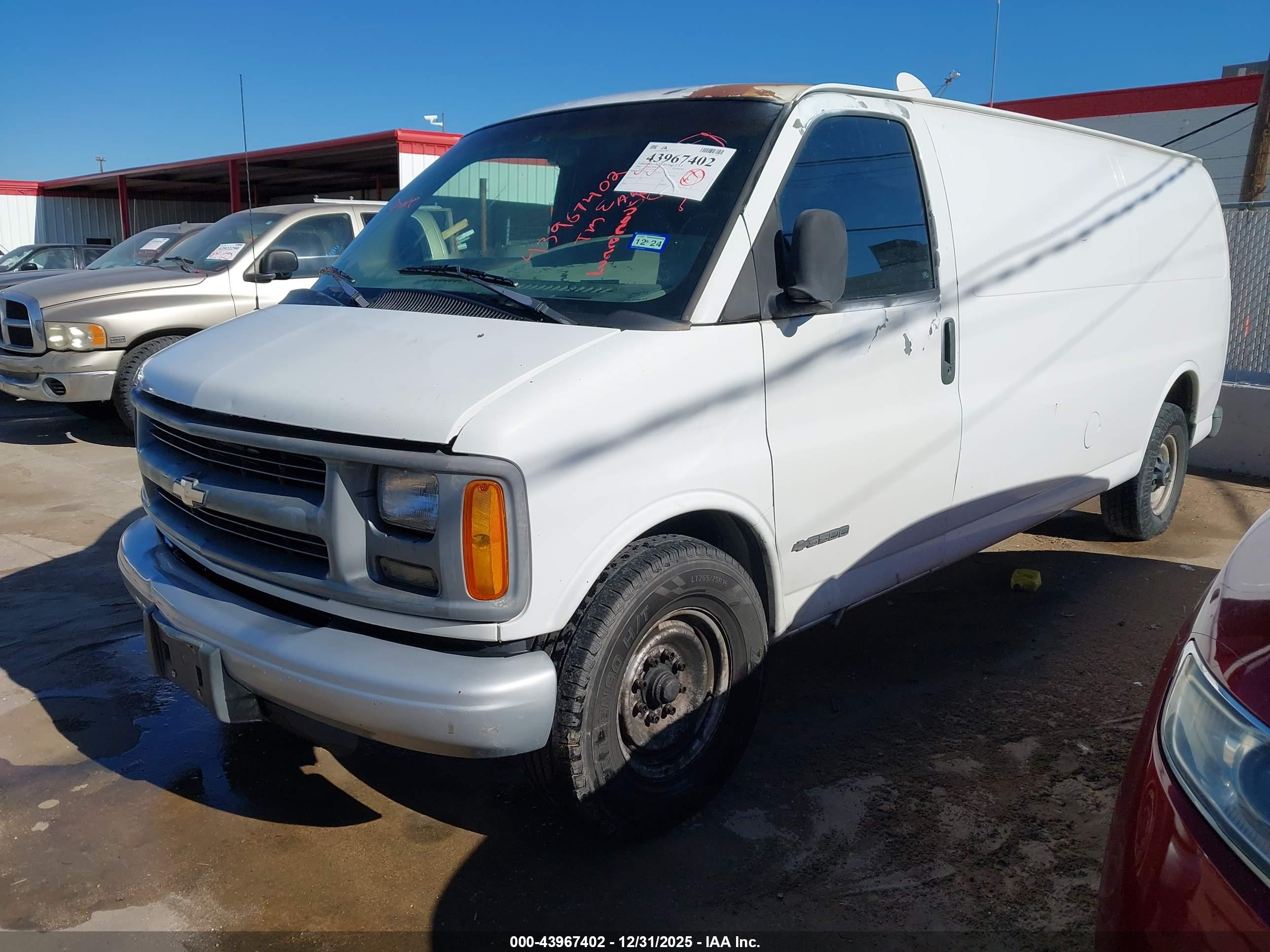 CHEVROLET EXPRESS image 2