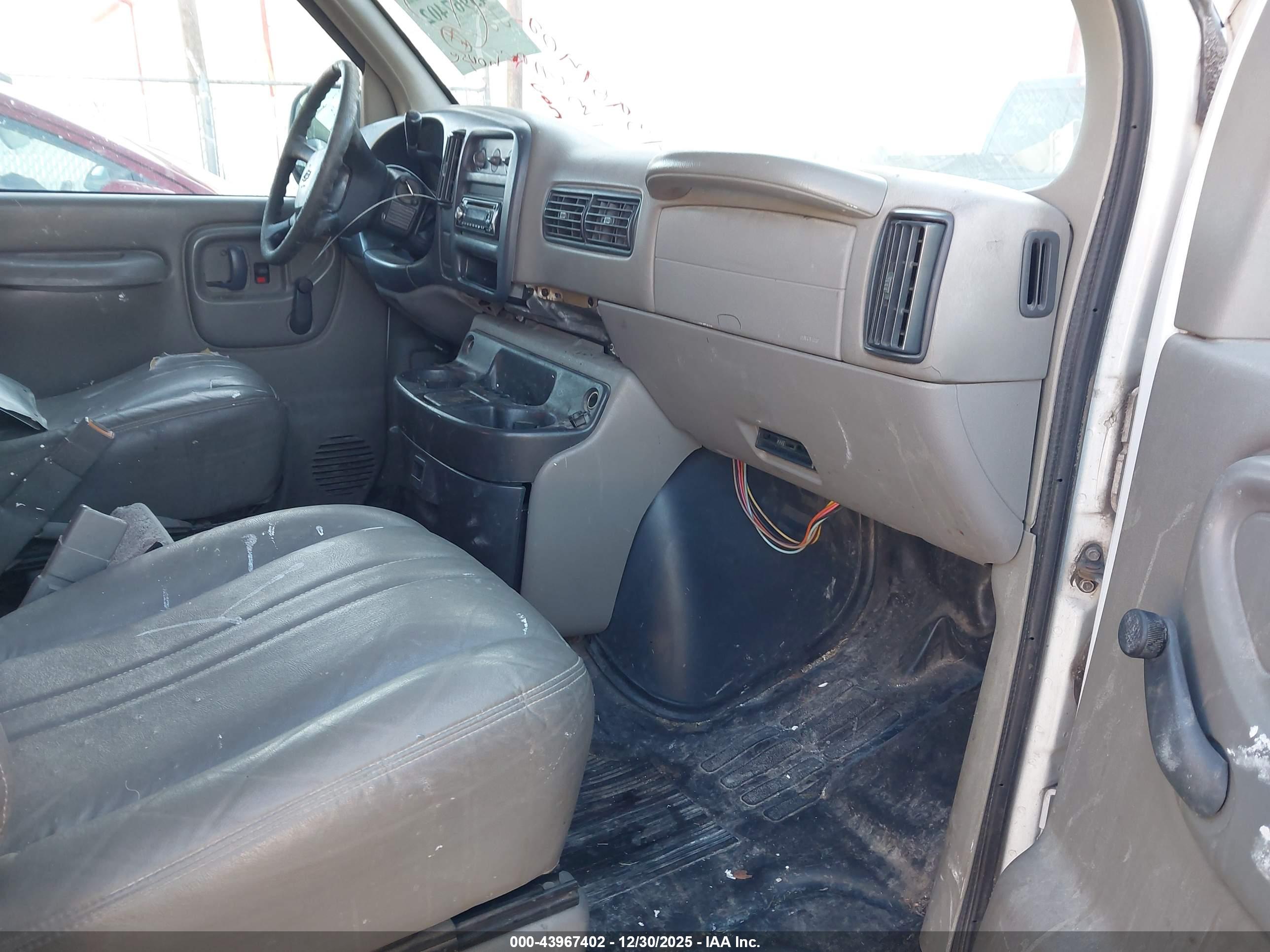 CHEVROLET EXPRESS image 5