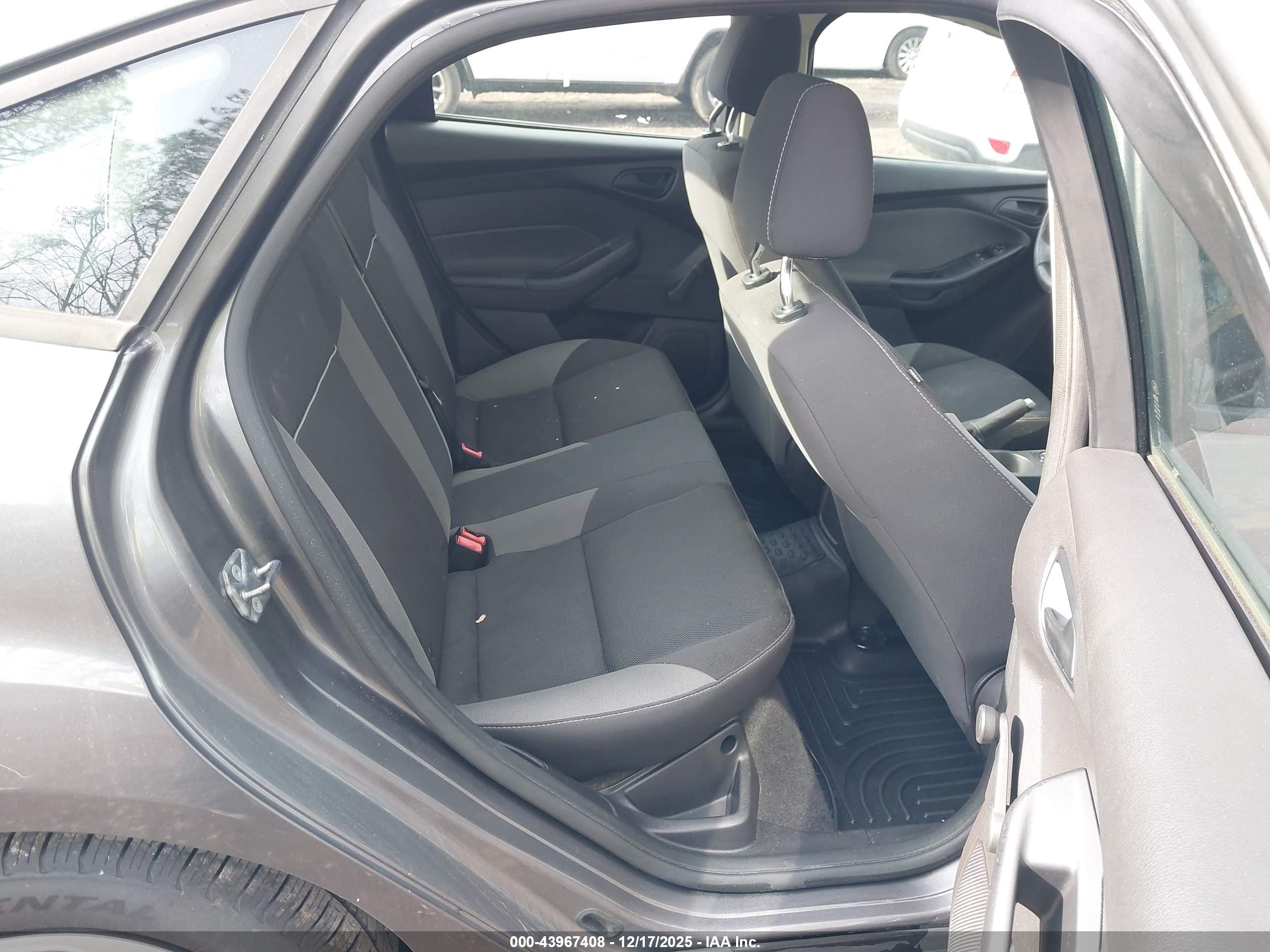 FORD FOCUS image 8