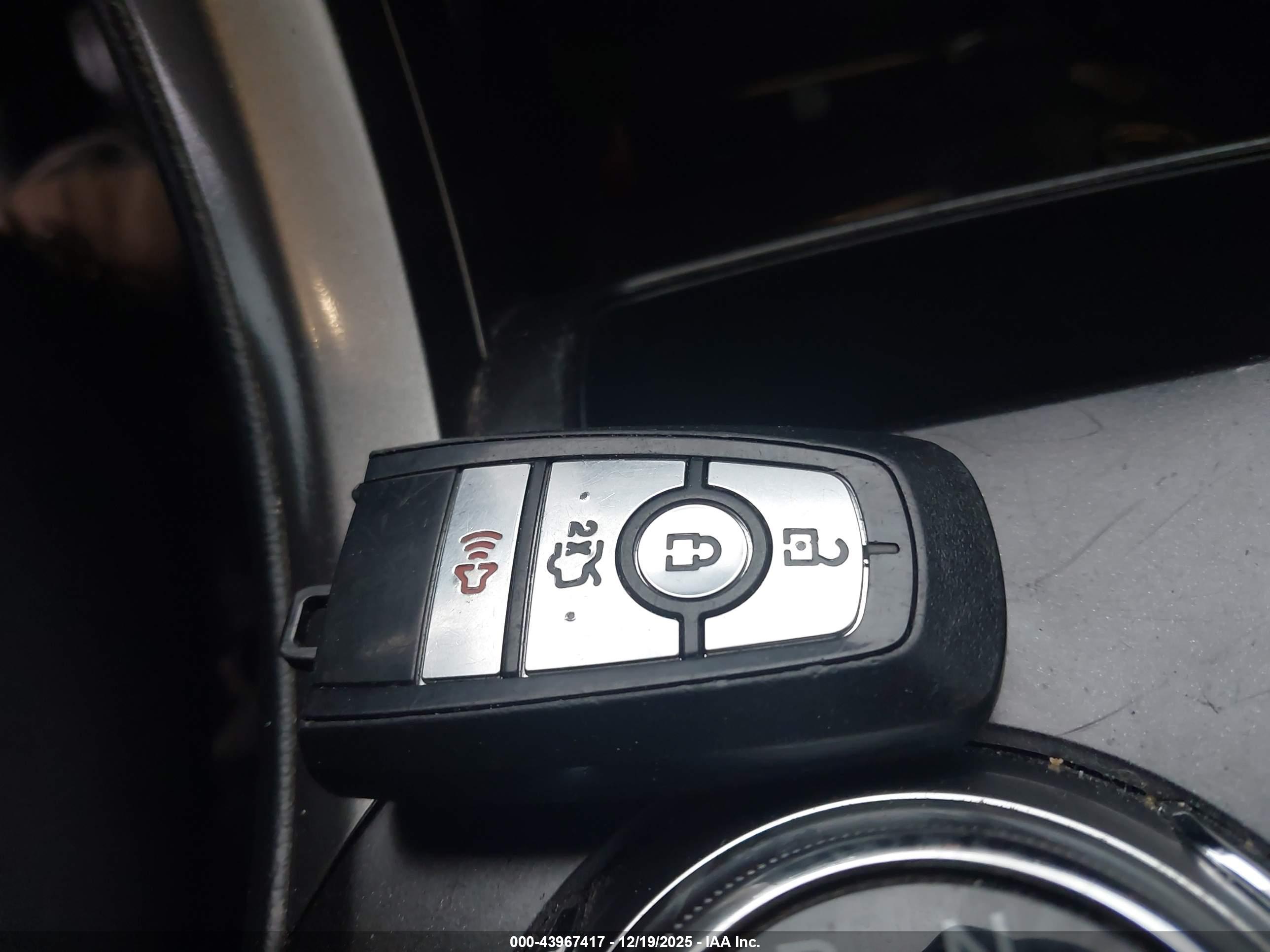 FORD FUSION image 11