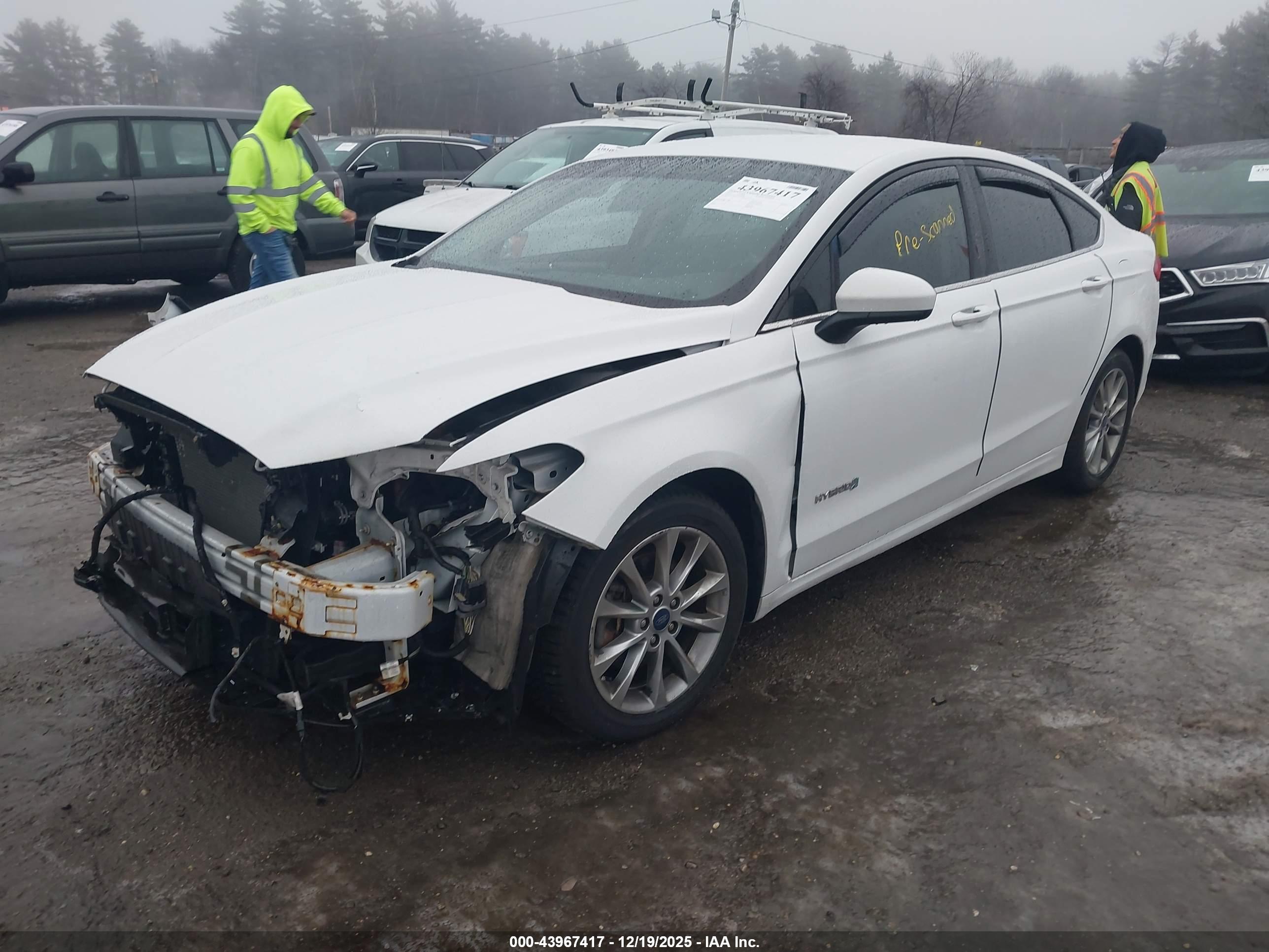FORD FUSION image 2
