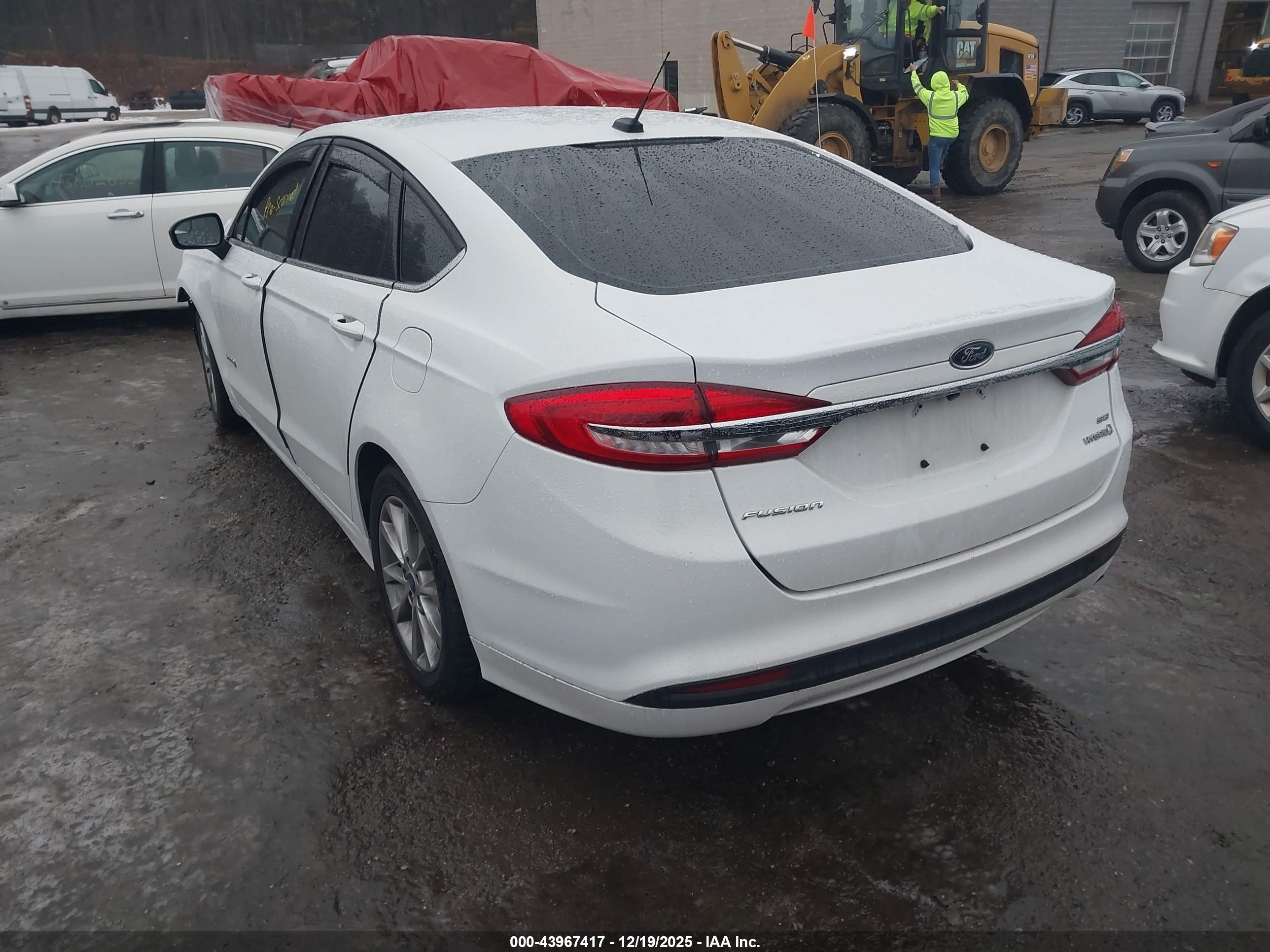 FORD FUSION image 3