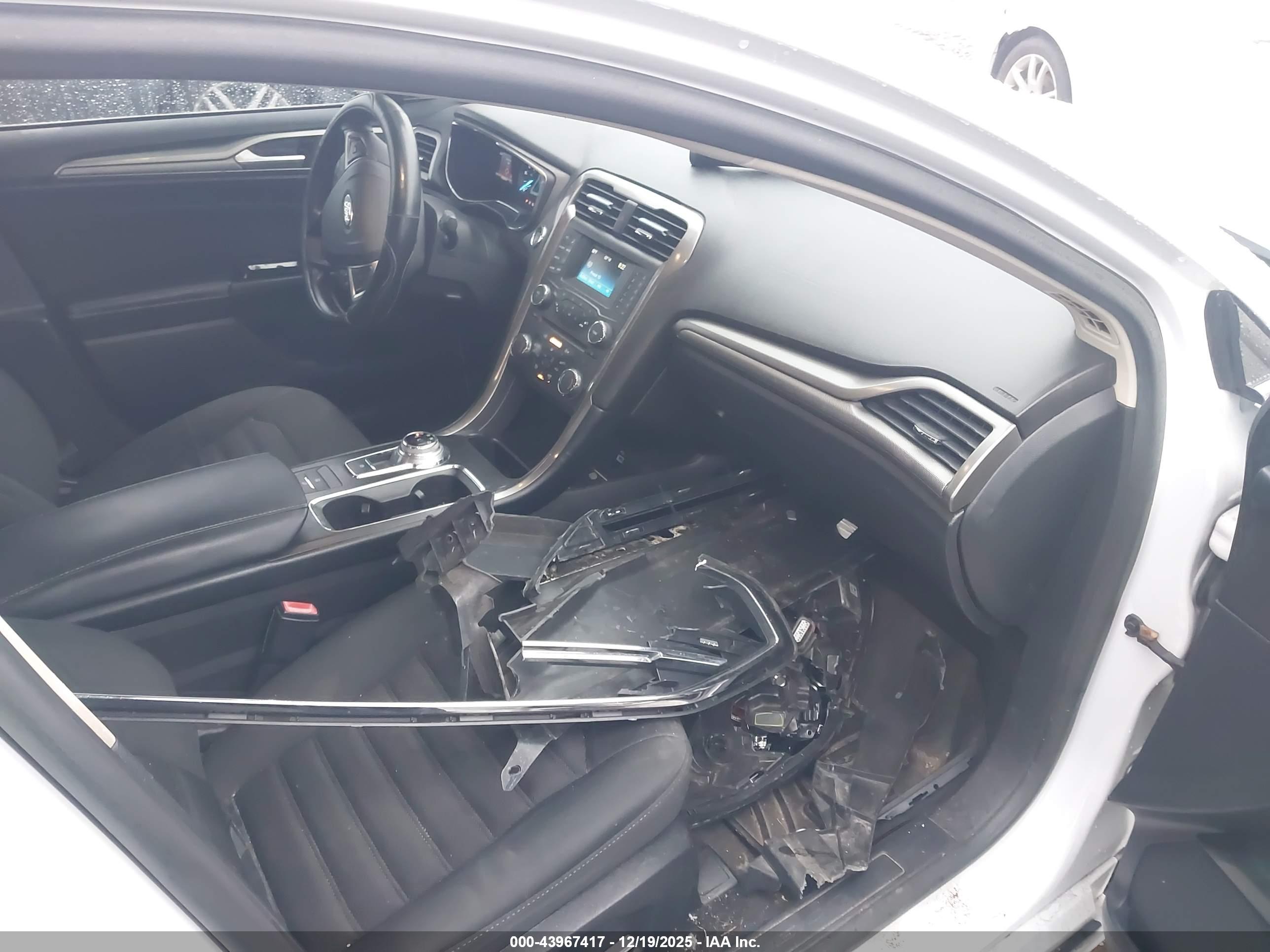 FORD FUSION image 5