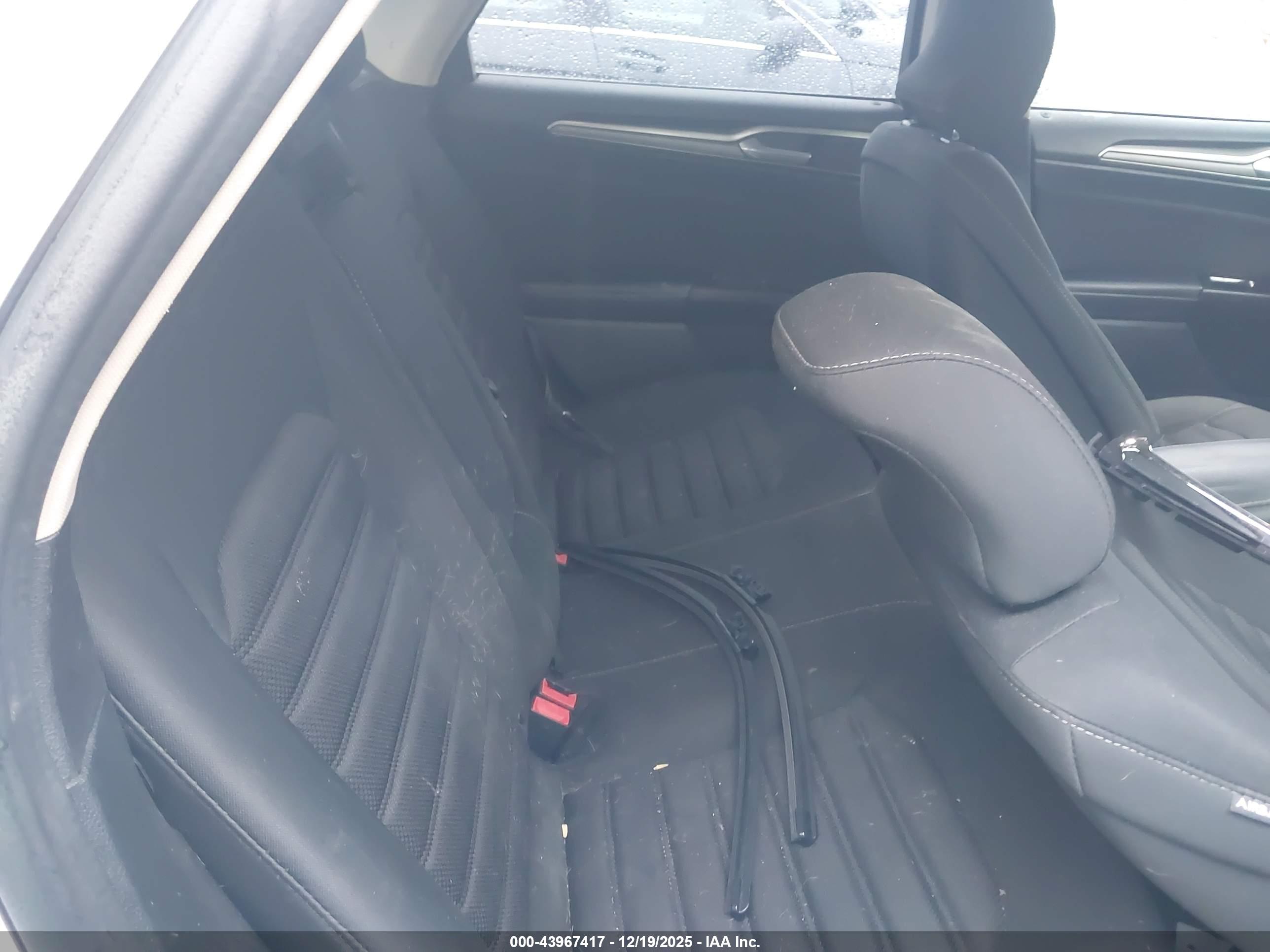 FORD FUSION image 8