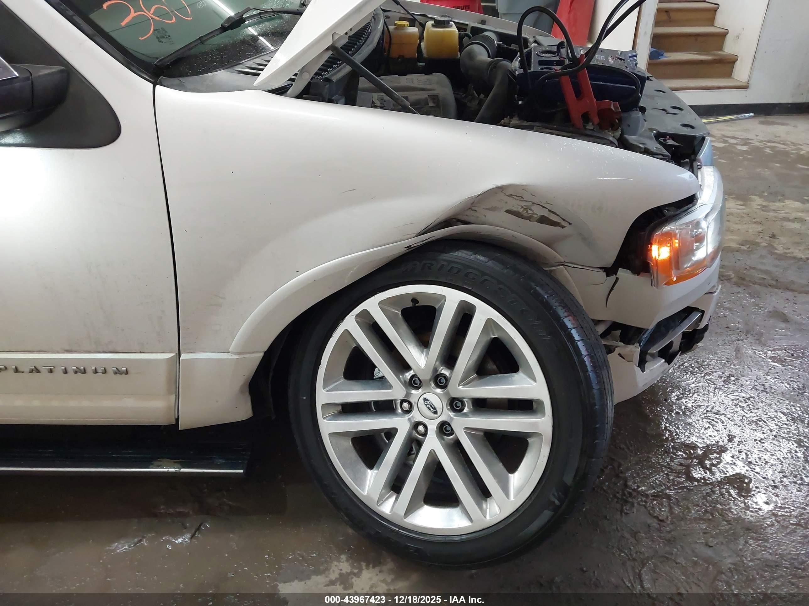 FORD EXPEDITION image 6