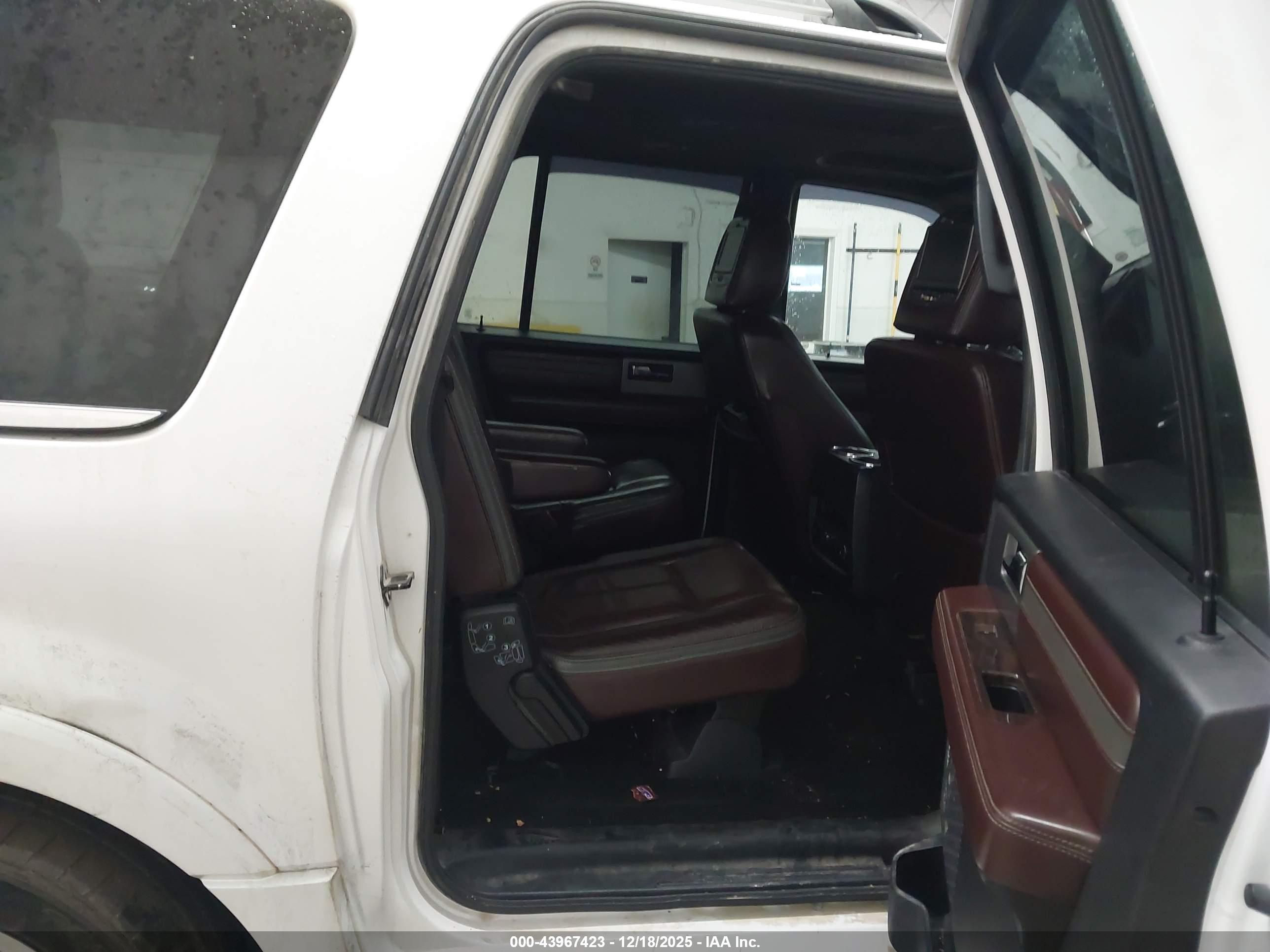 FORD EXPEDITION image 8
