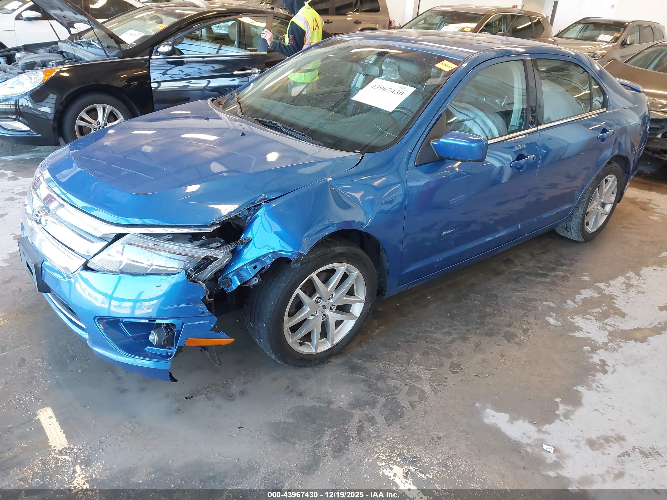 FORD FUSION image 2