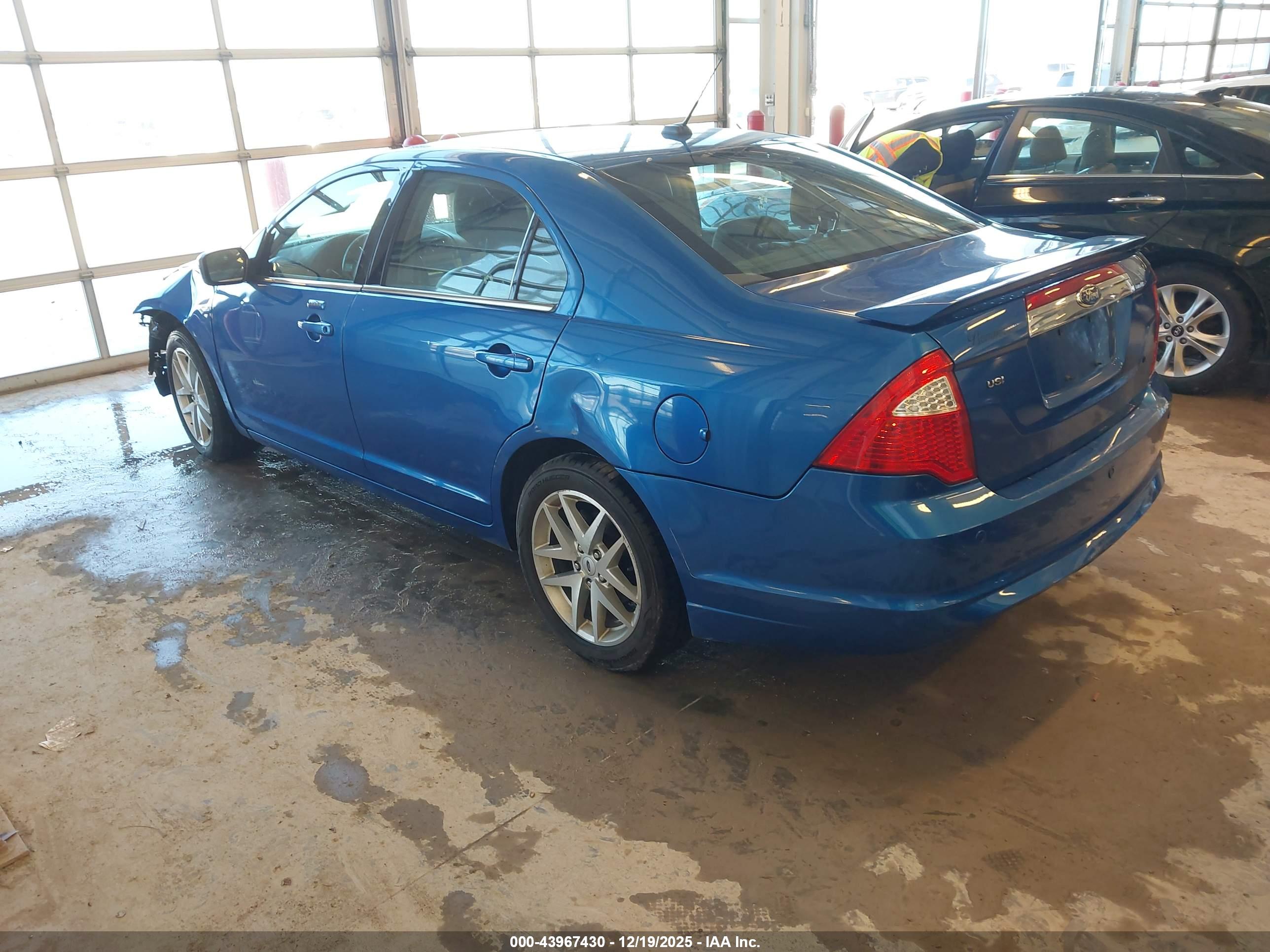 FORD FUSION image 3