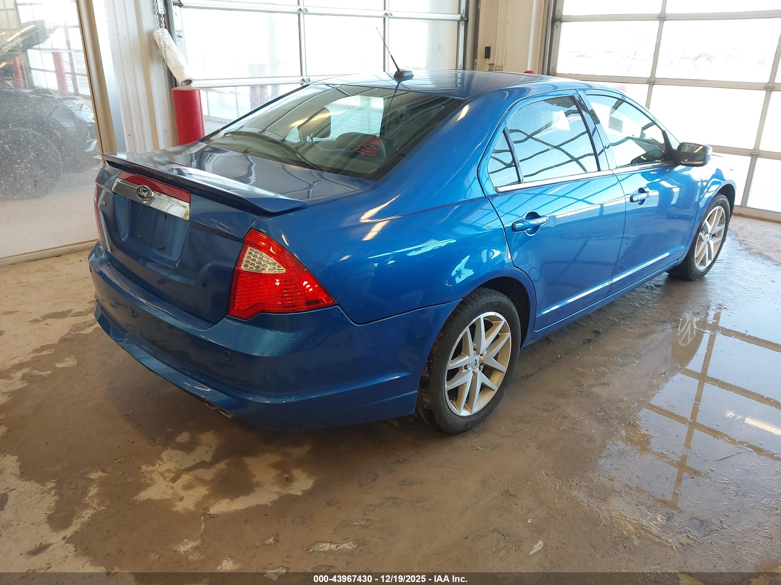 FORD FUSION image 4