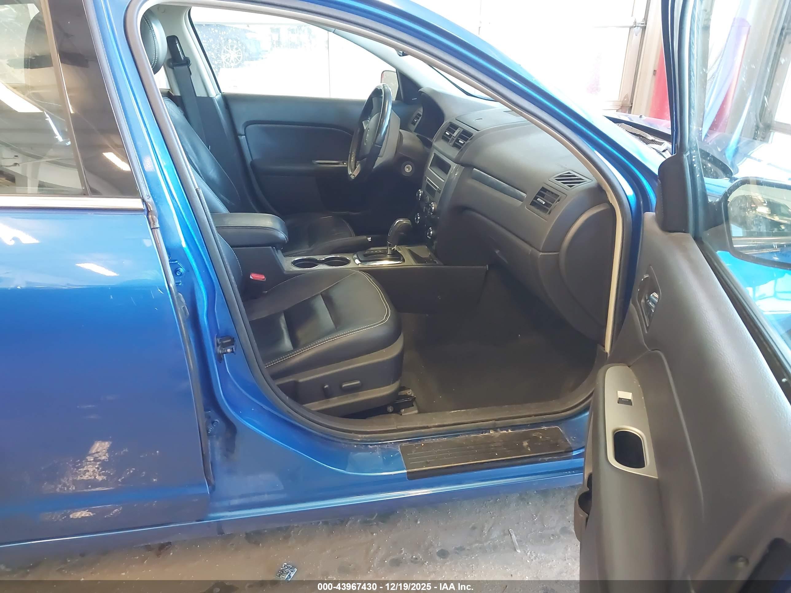 FORD FUSION image 5