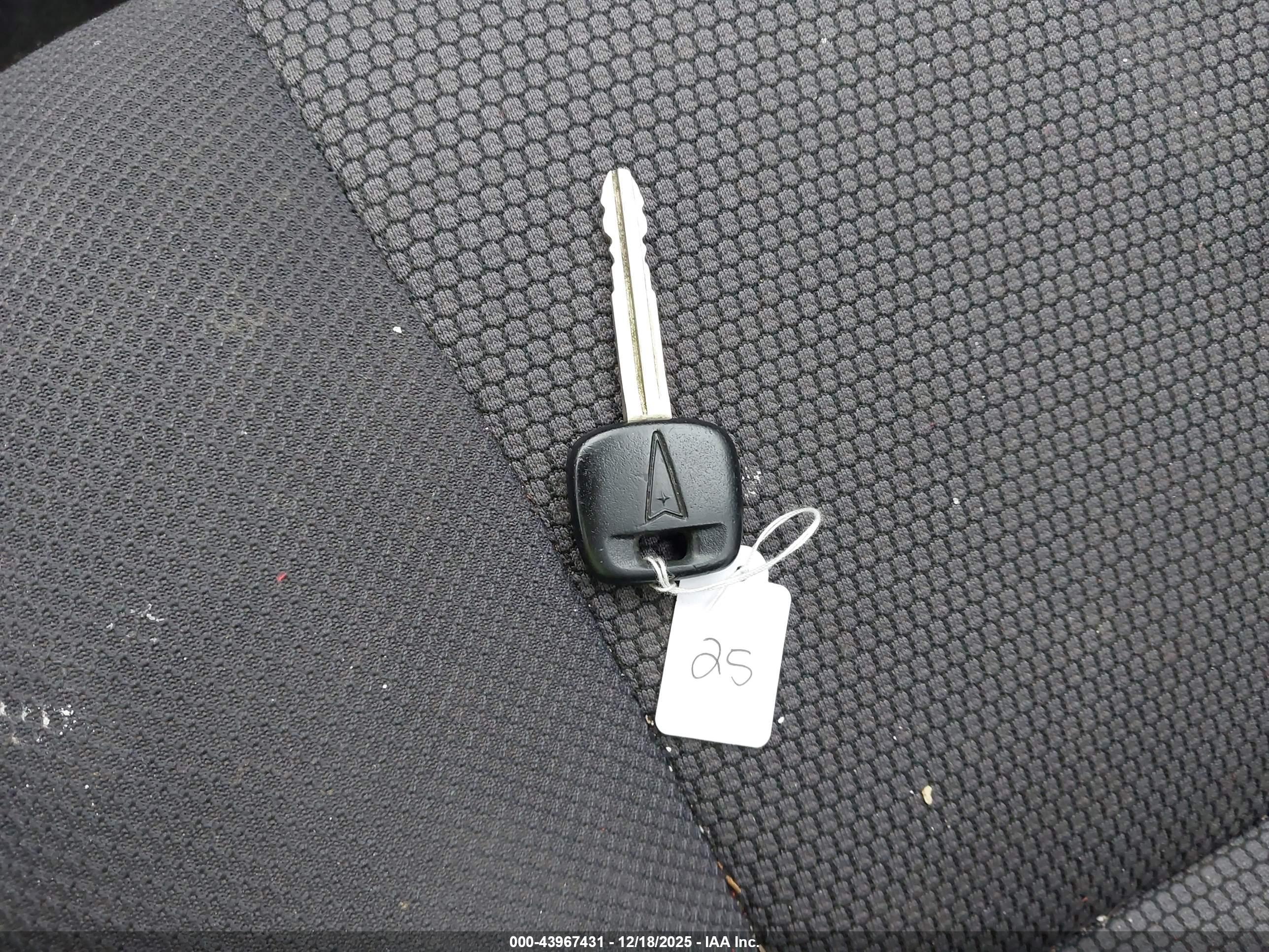 PONTIAC VIBE image 11