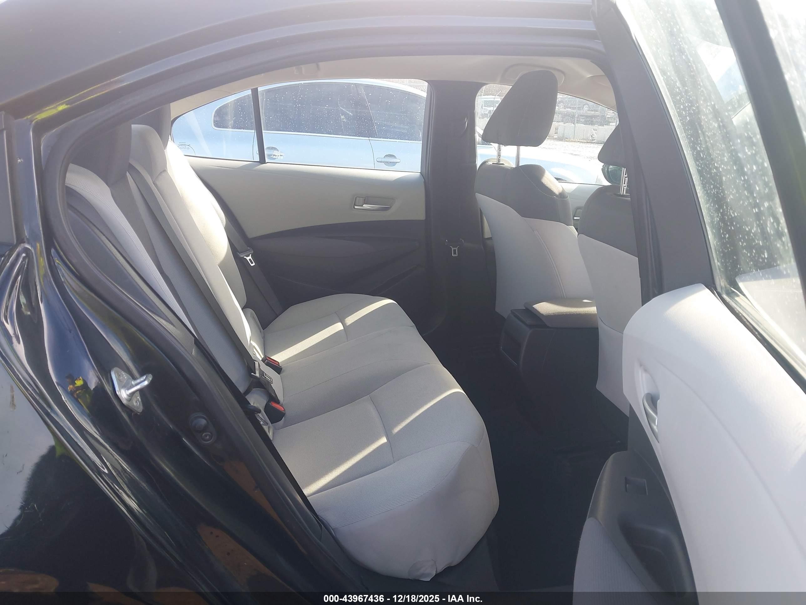 TOYOTA COROLLA image 8