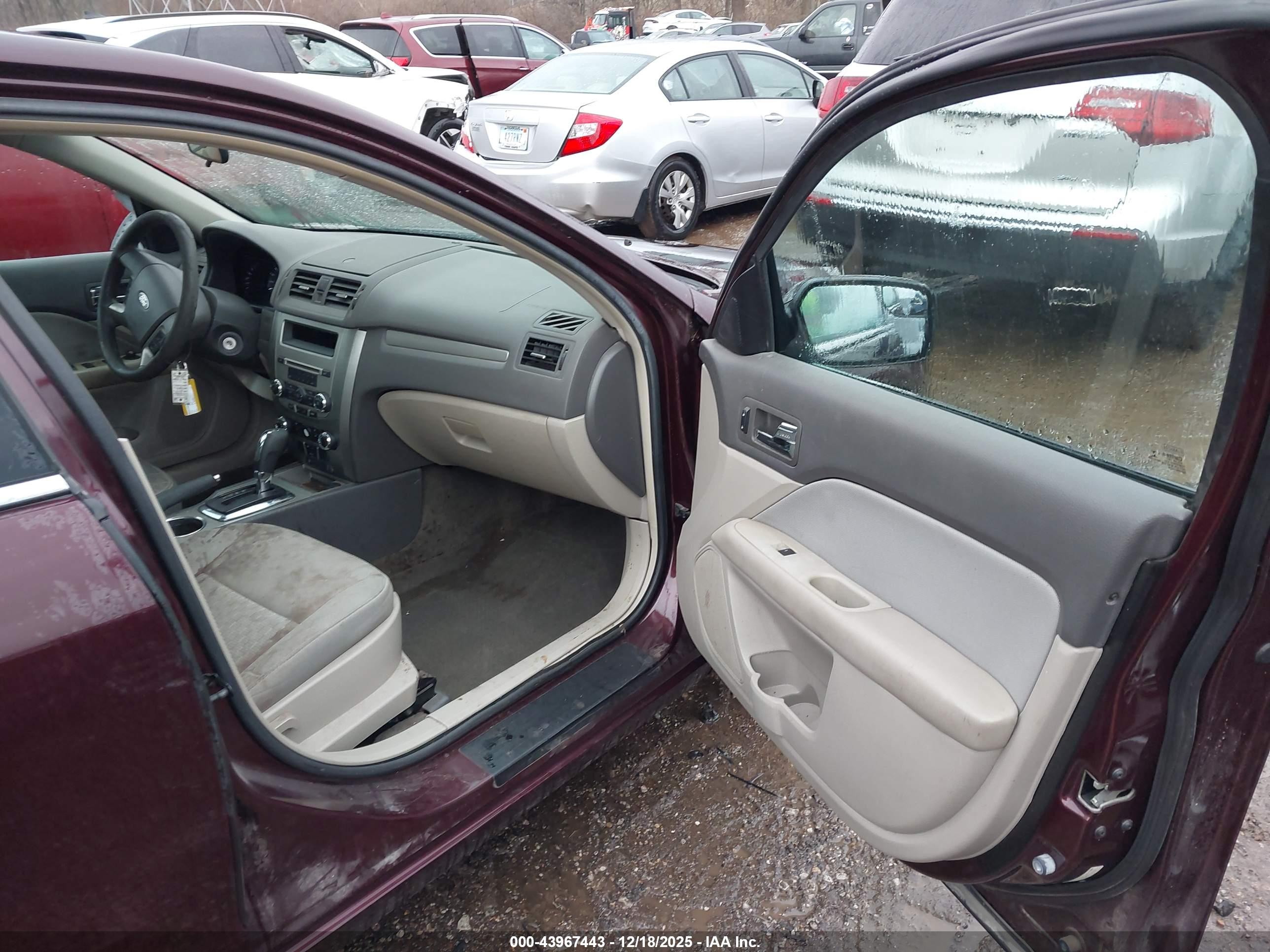 FORD FUSION image 5