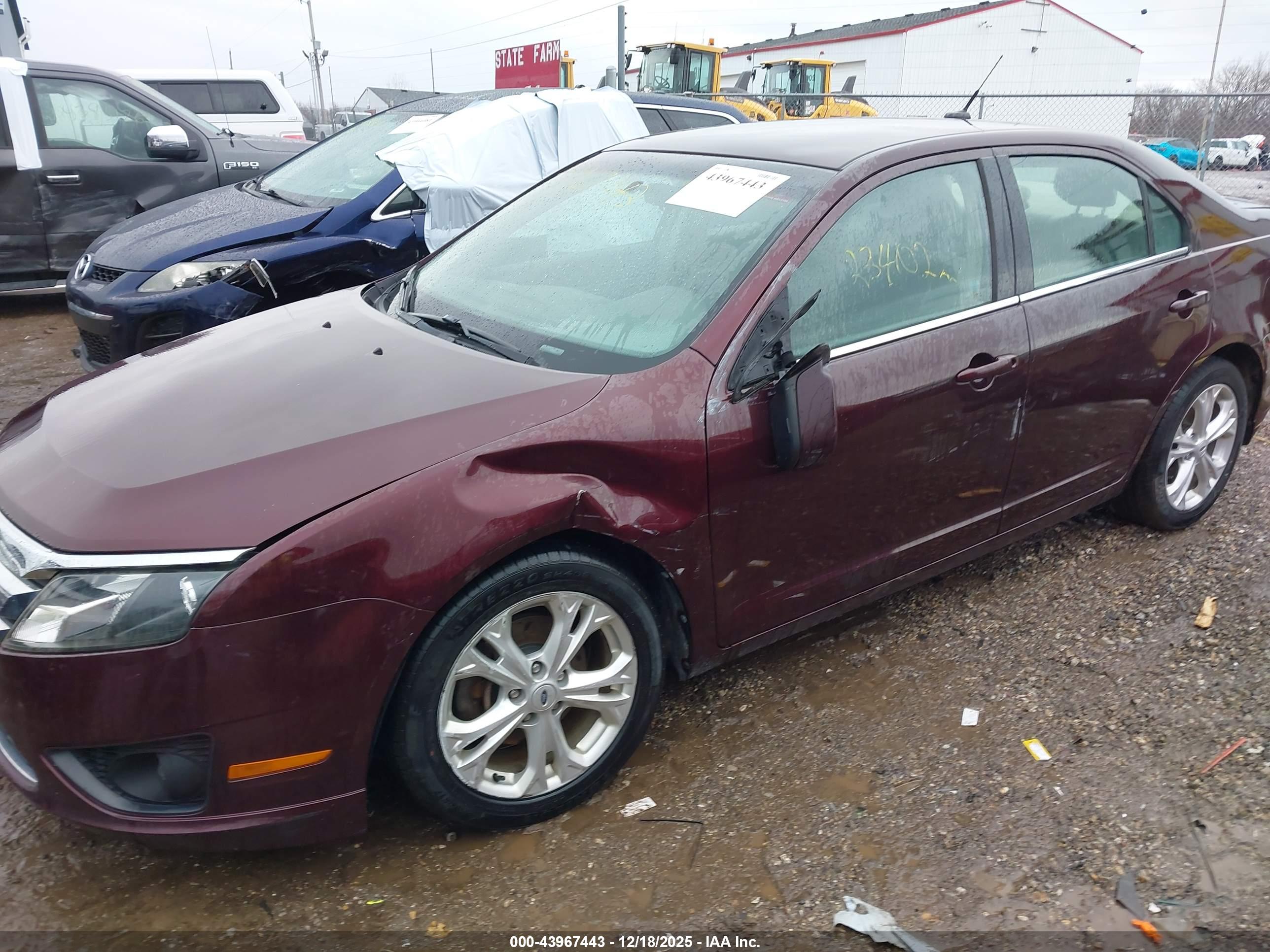 FORD FUSION image 6