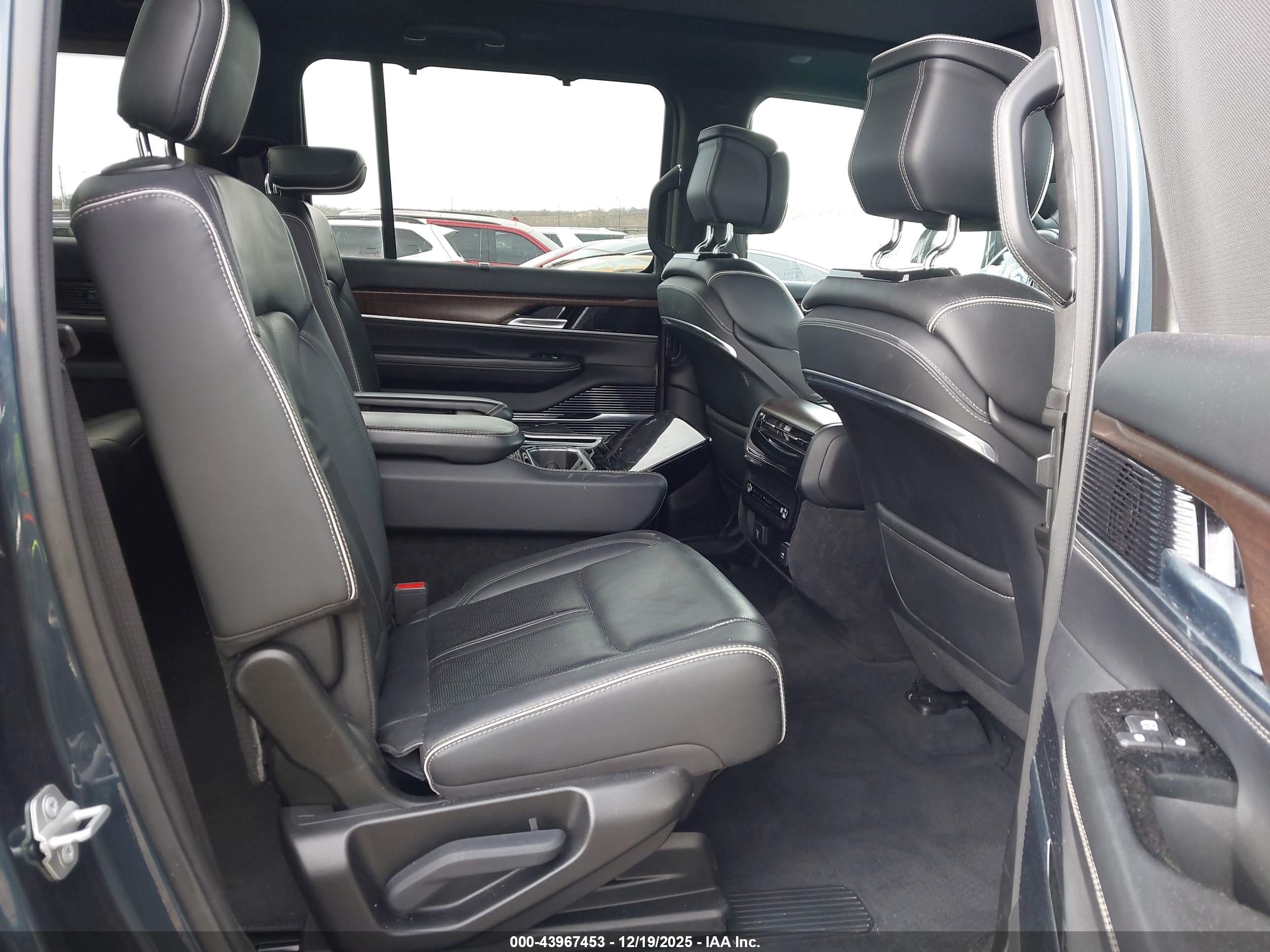 JEEP GRAND image 8
