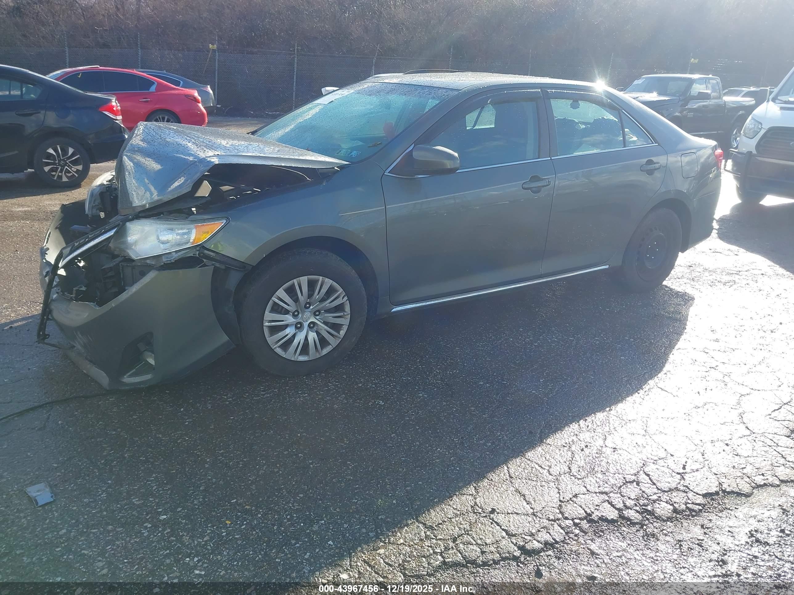 TOYOTA CAMRY image 2