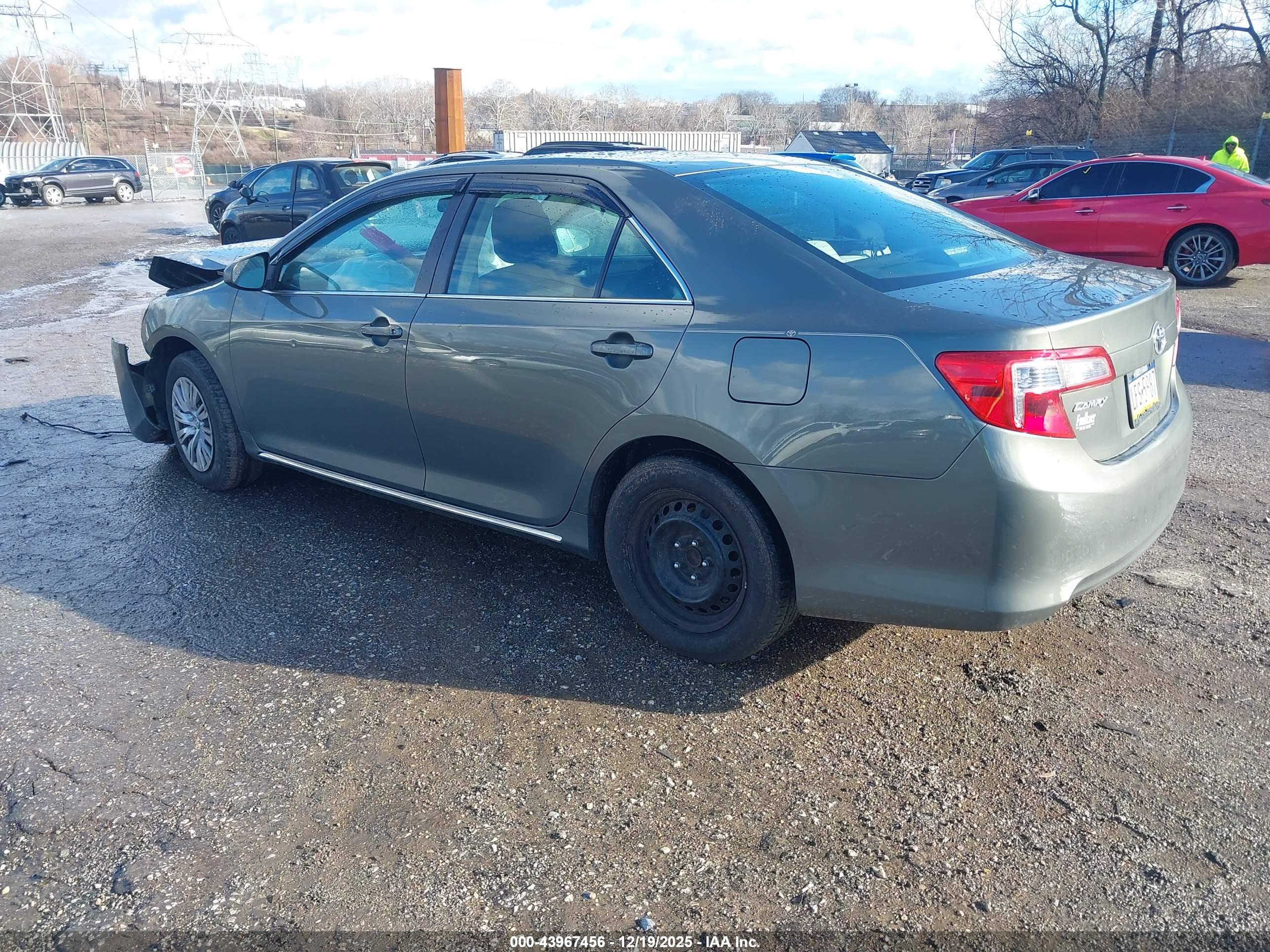 TOYOTA CAMRY image 3