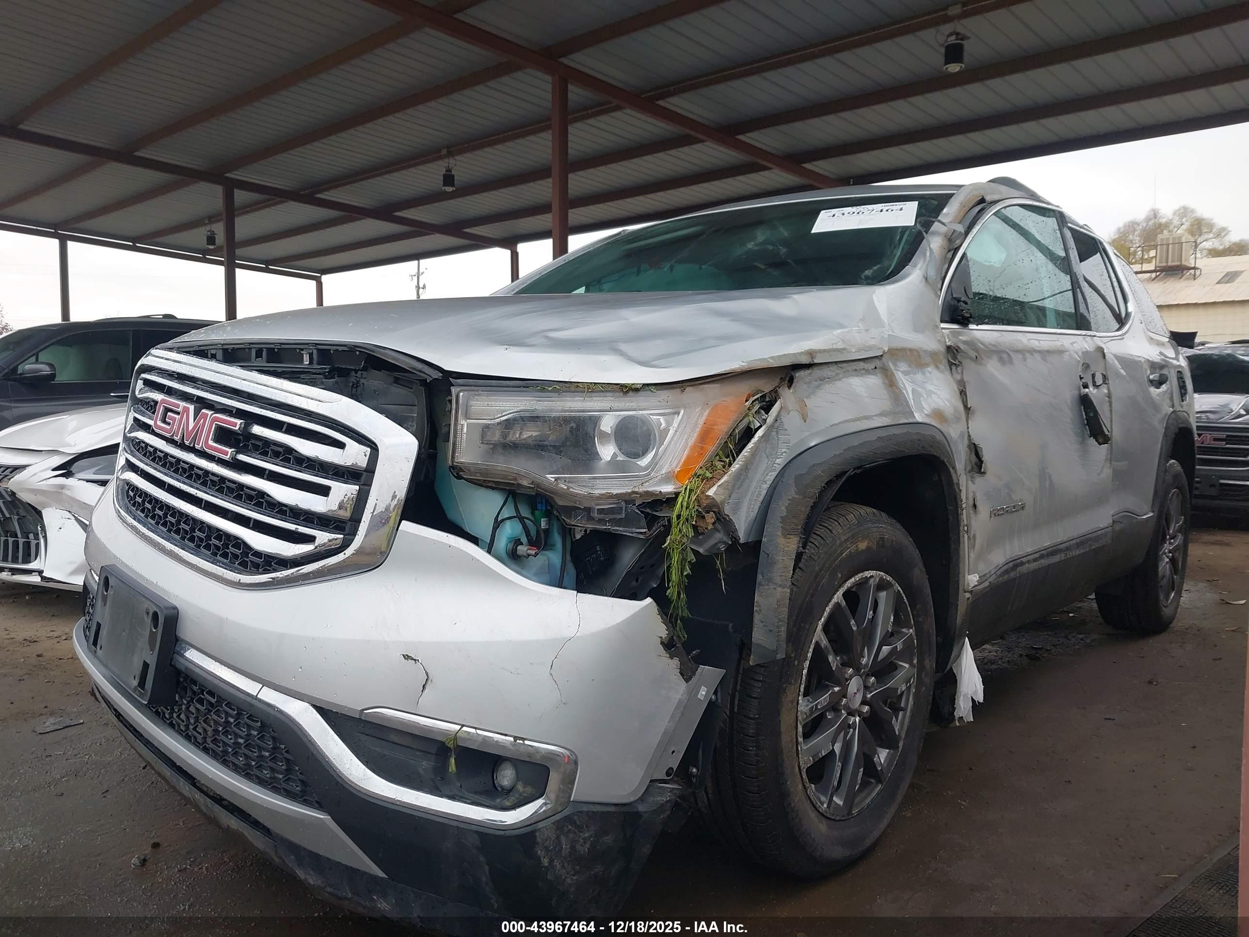 GMC ACADIA image 2
