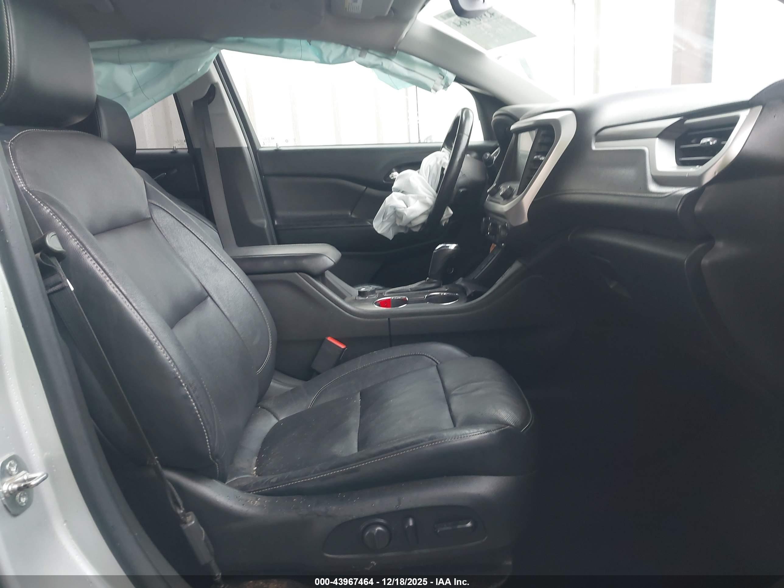 GMC ACADIA image 5