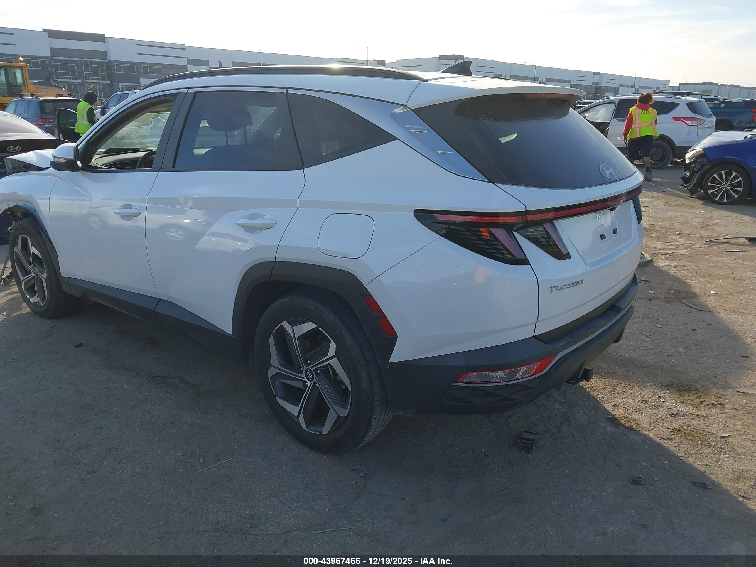 HYUNDAI TUCSON image 3