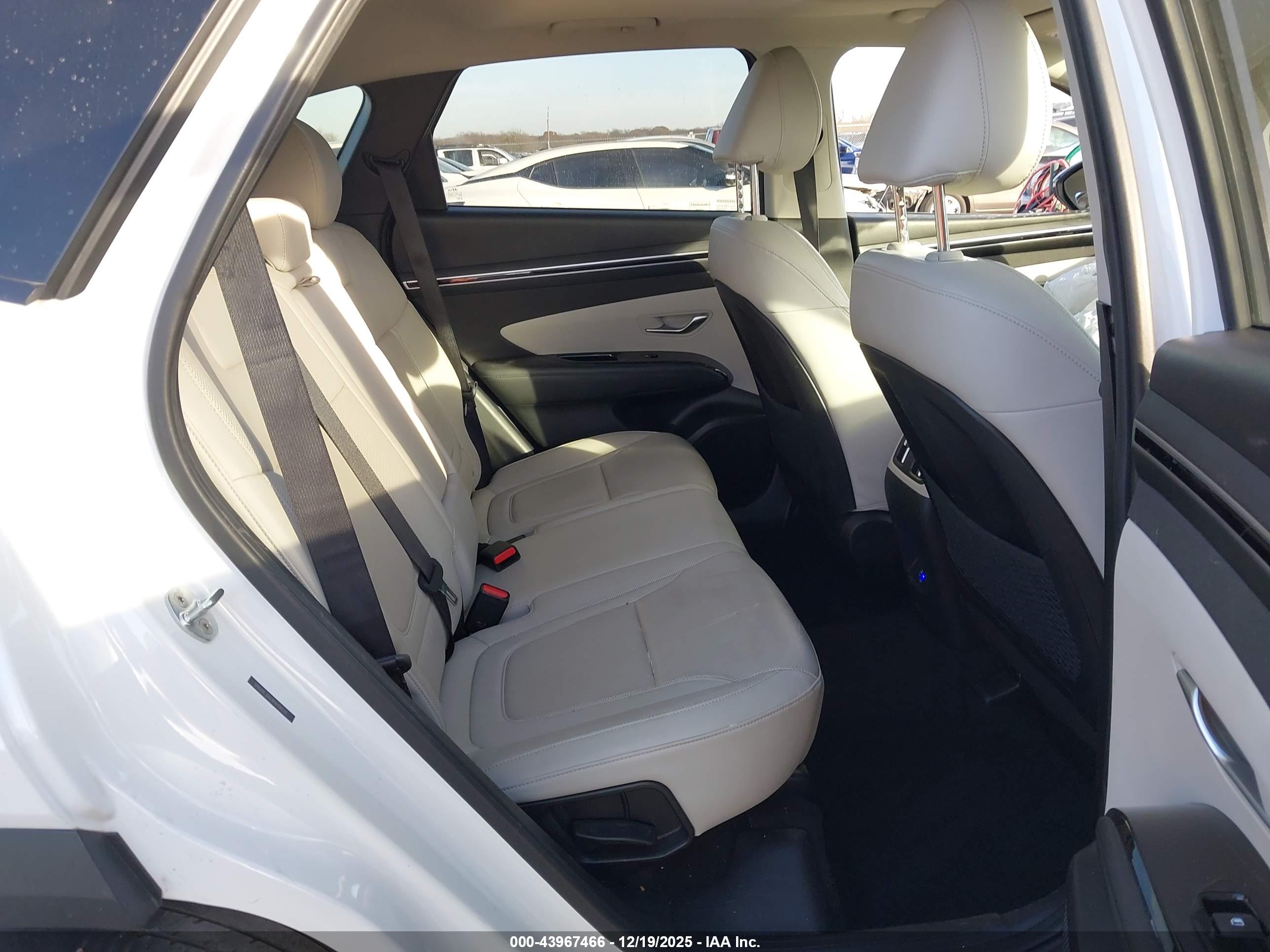 HYUNDAI TUCSON image 8