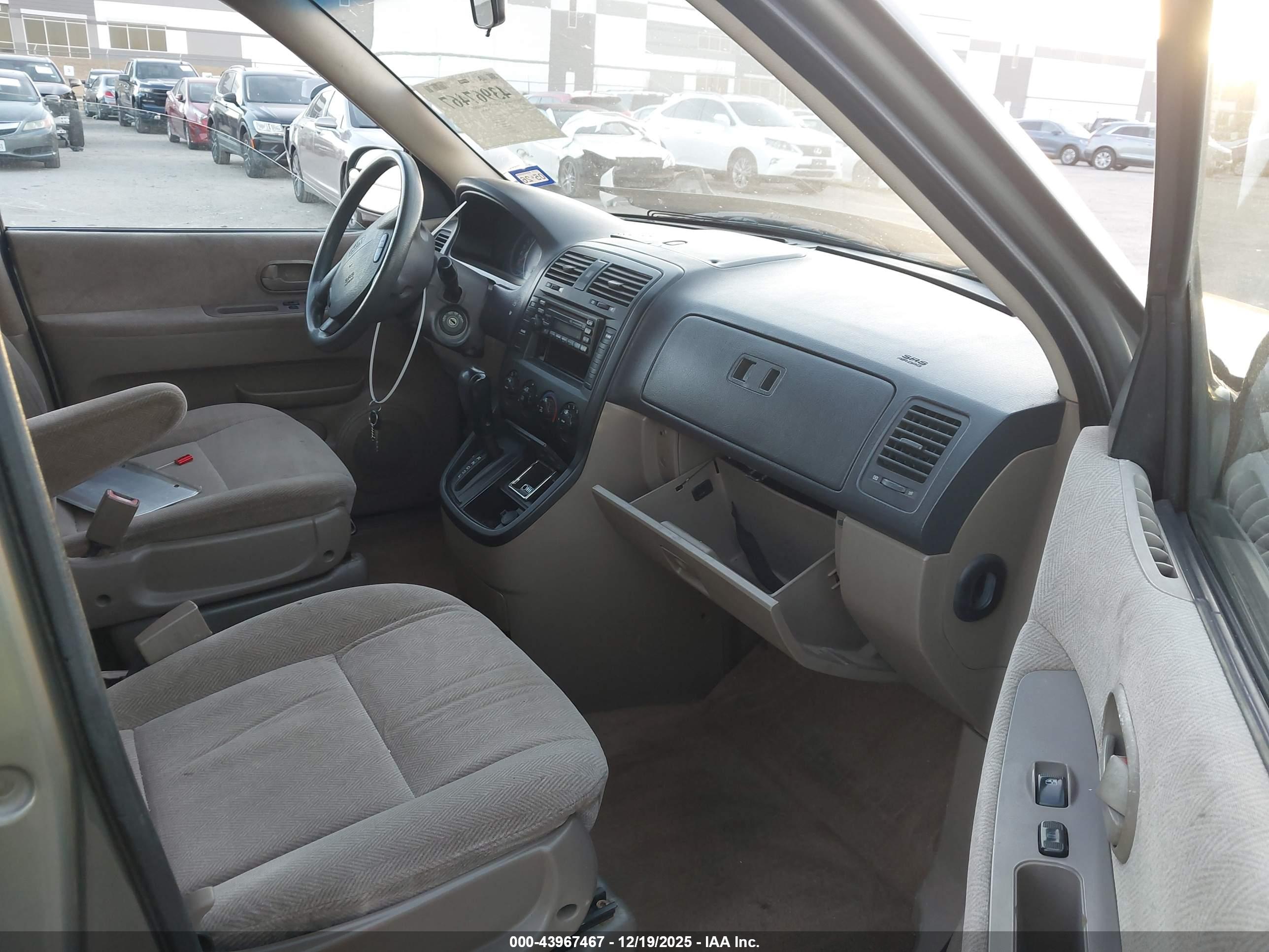 KIA SEDONA image 5