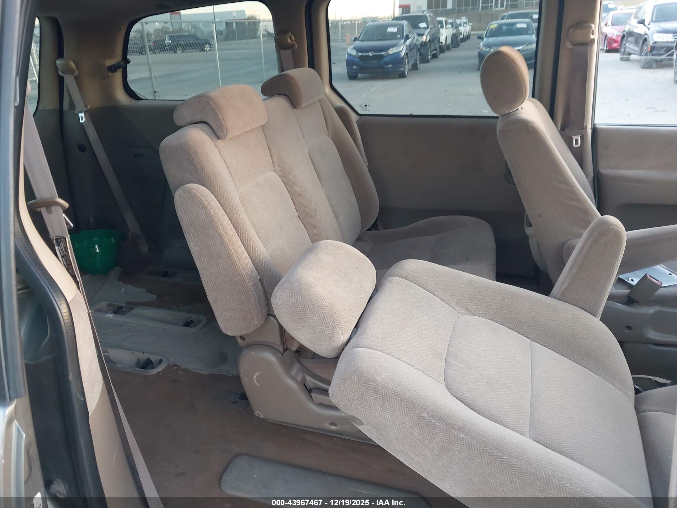 KIA SEDONA image 8