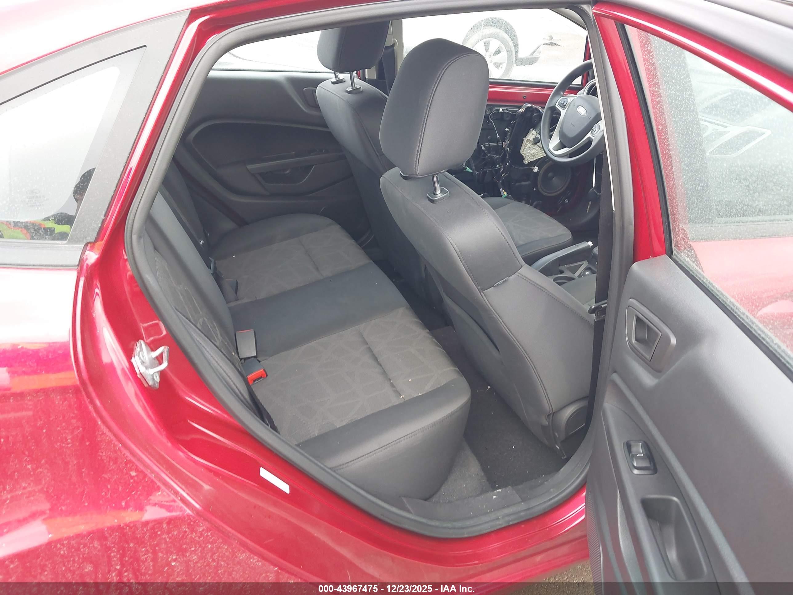 FORD FIESTA image 8