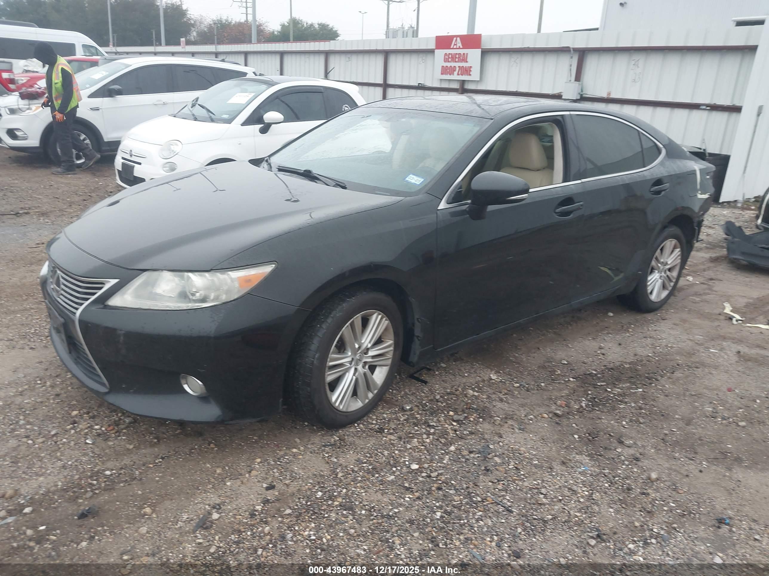 LEXUS ES image 2