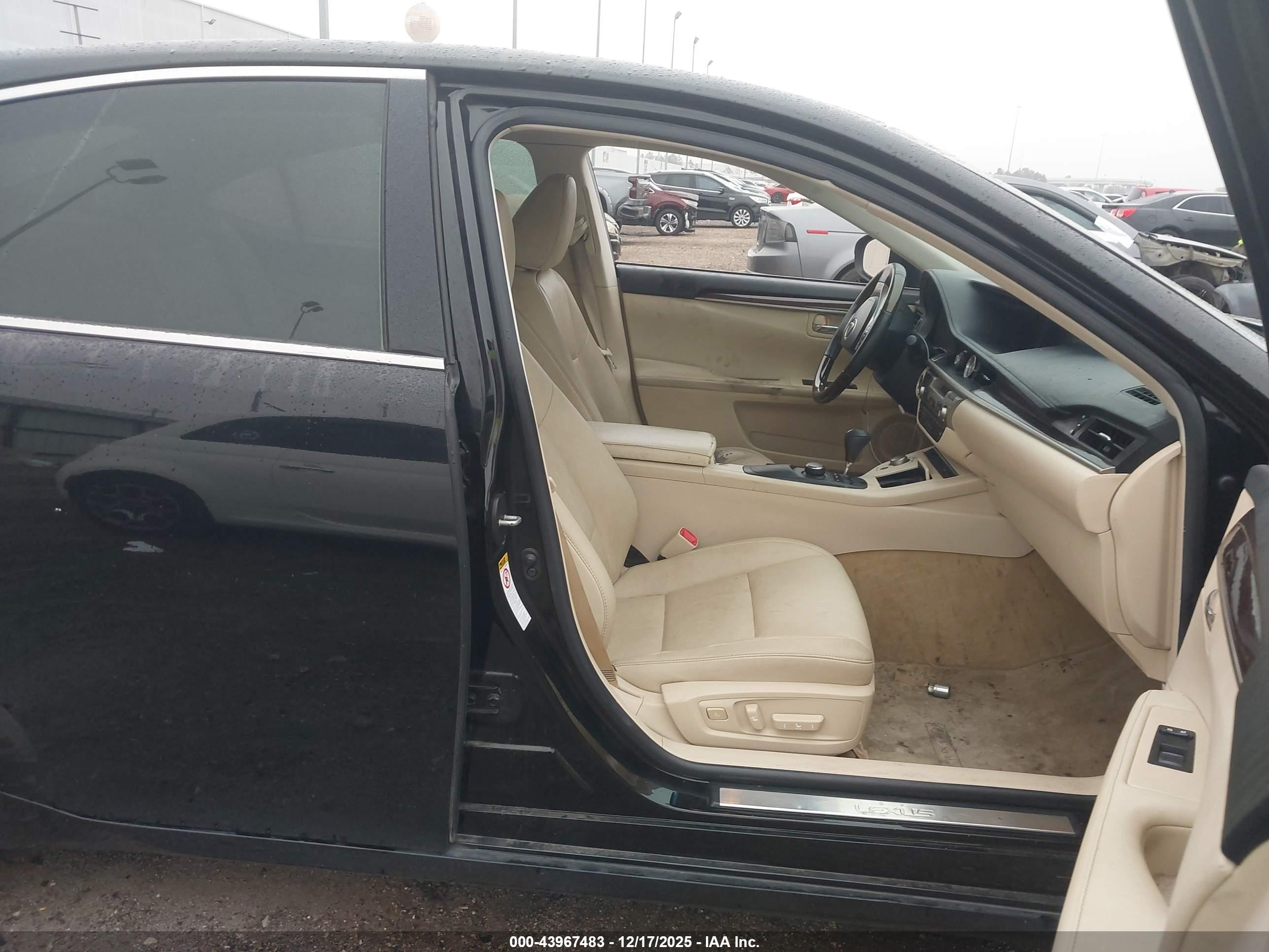 LEXUS ES image 5