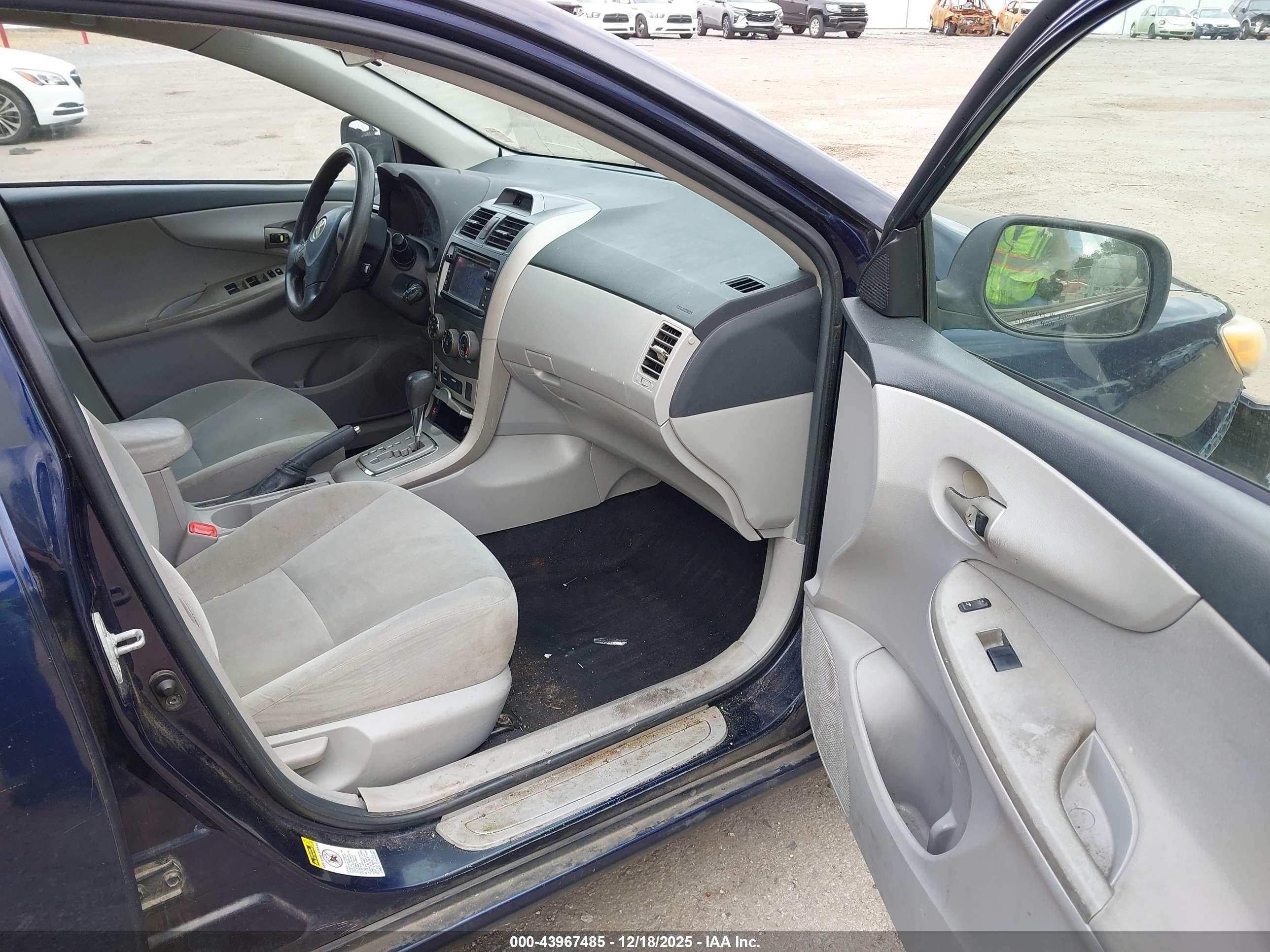 TOYOTA COROLLA image 5