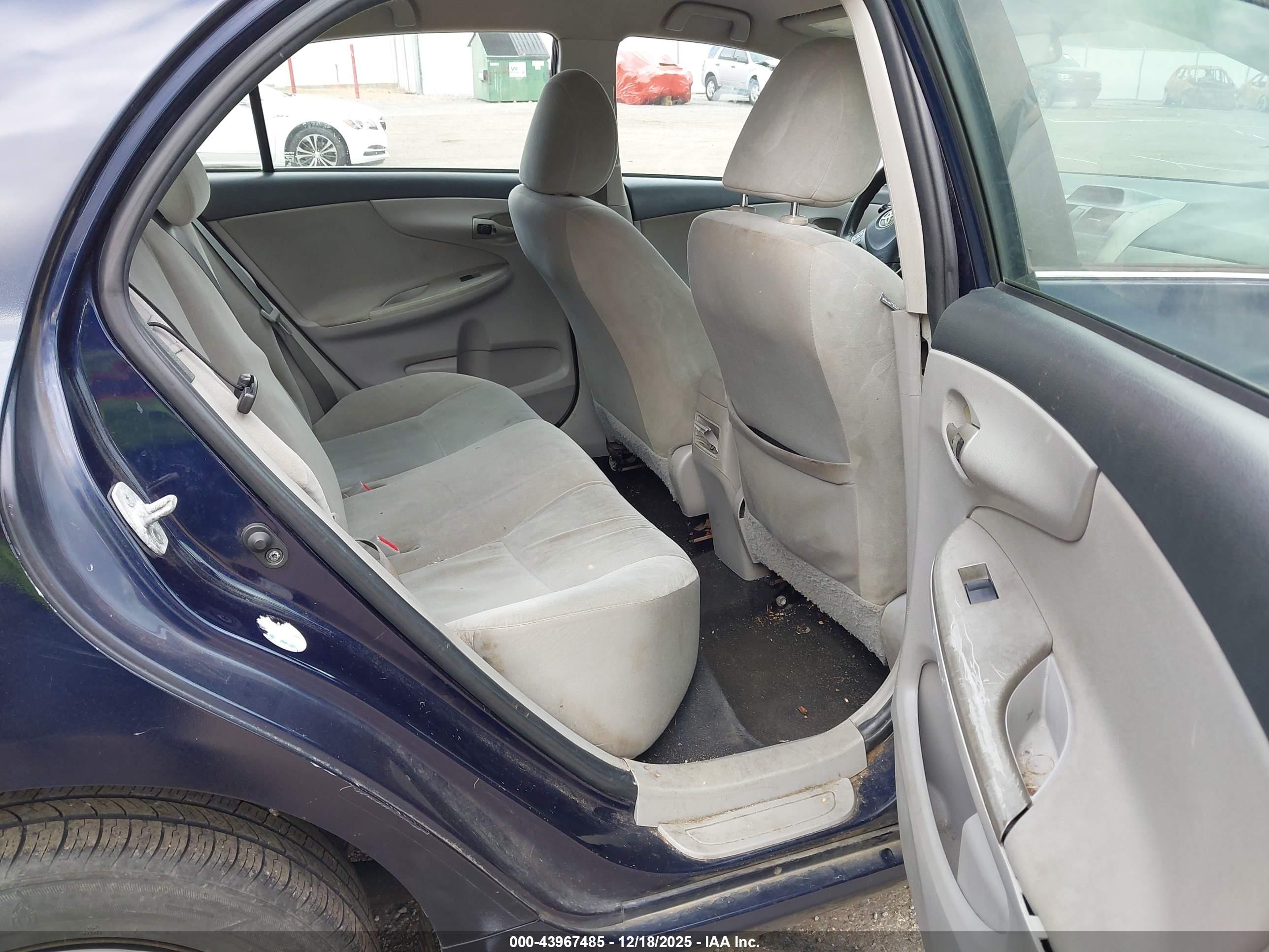 TOYOTA COROLLA image 8
