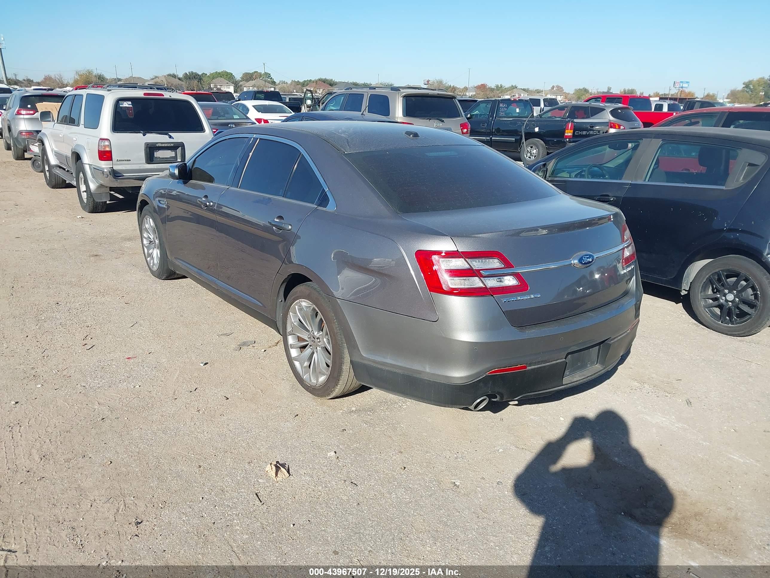 FORD TAURUS image 3