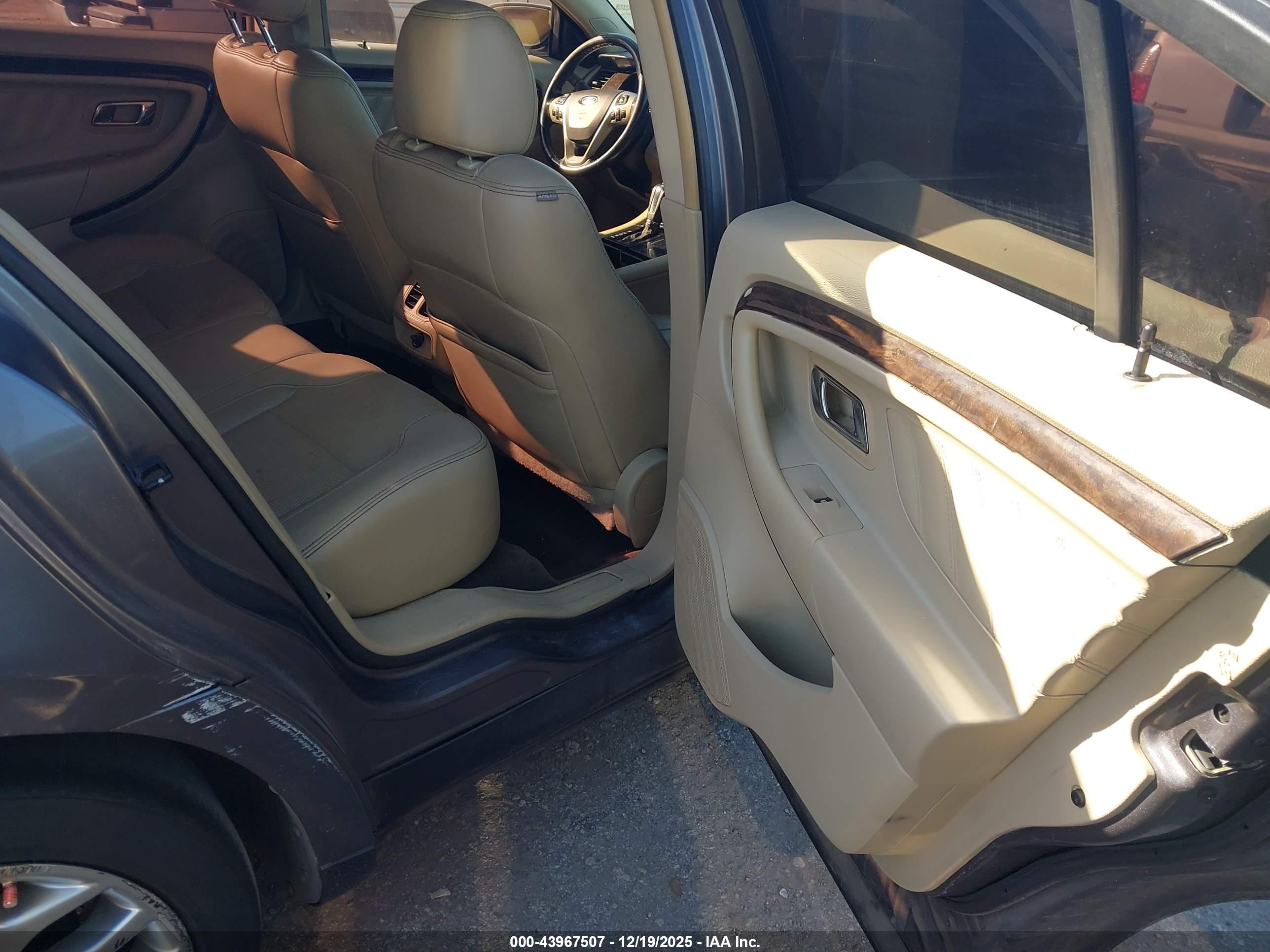 FORD TAURUS image 8