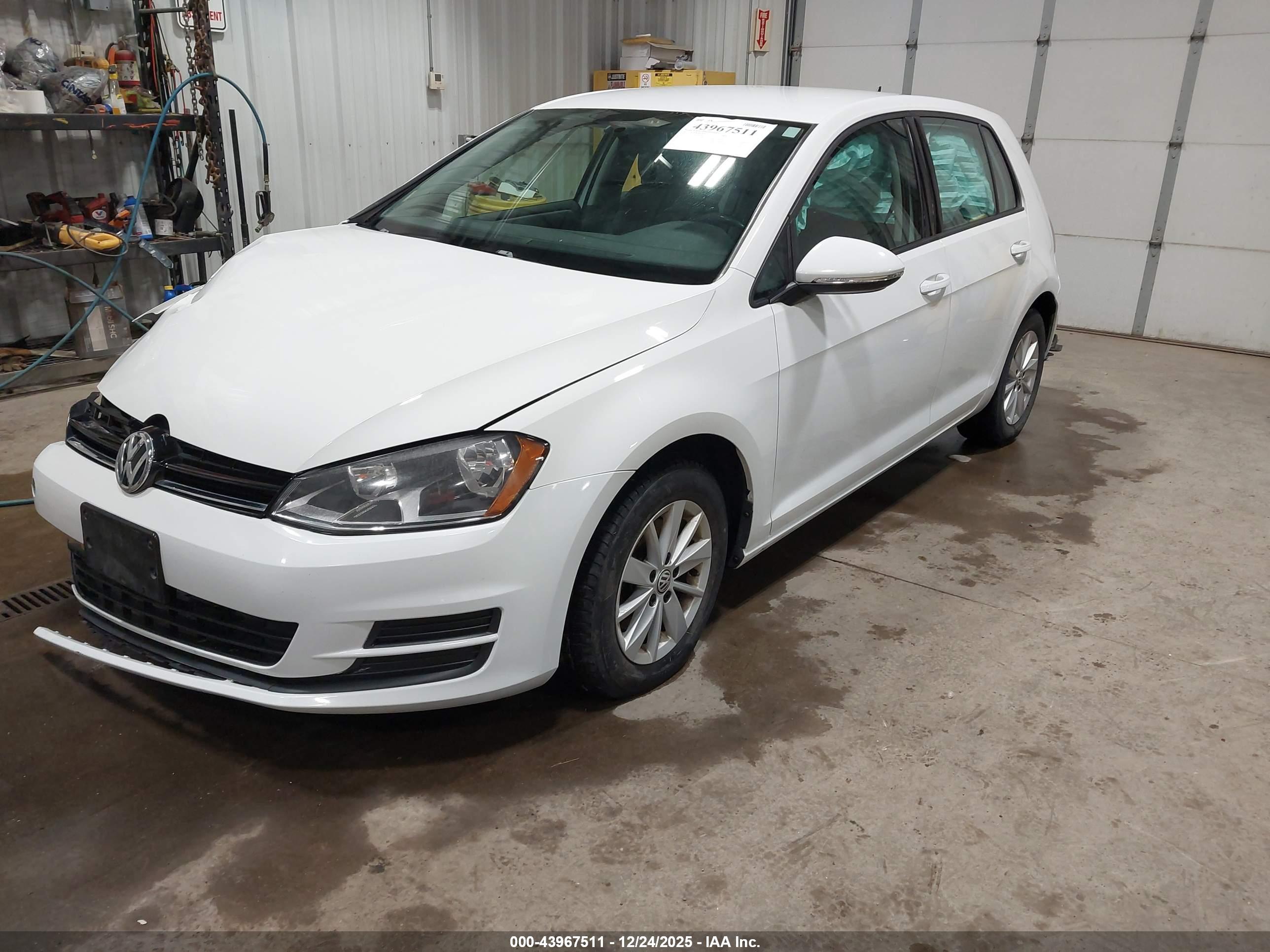 VOLKSWAGEN GOLF image 2