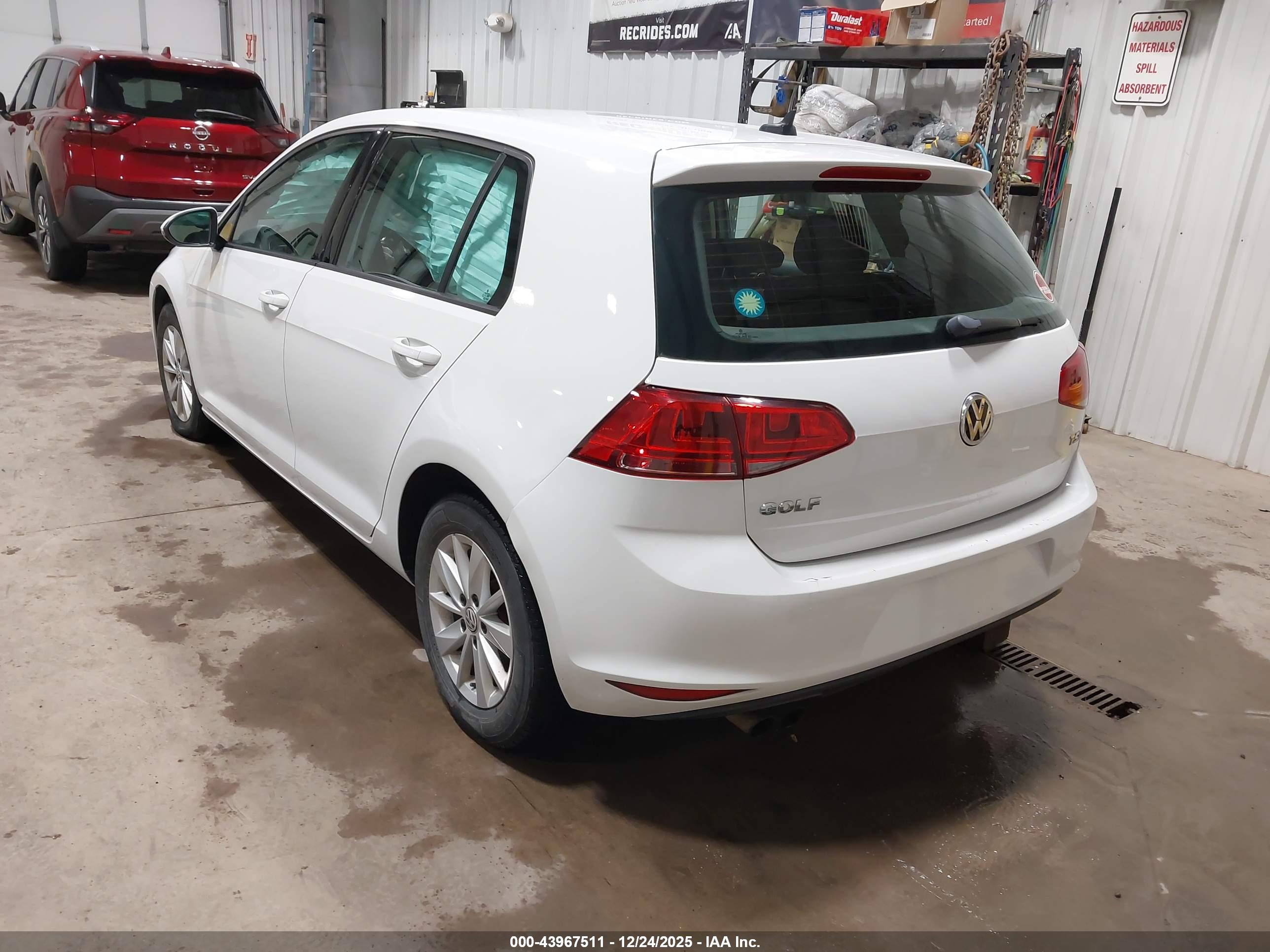 VOLKSWAGEN GOLF image 3
