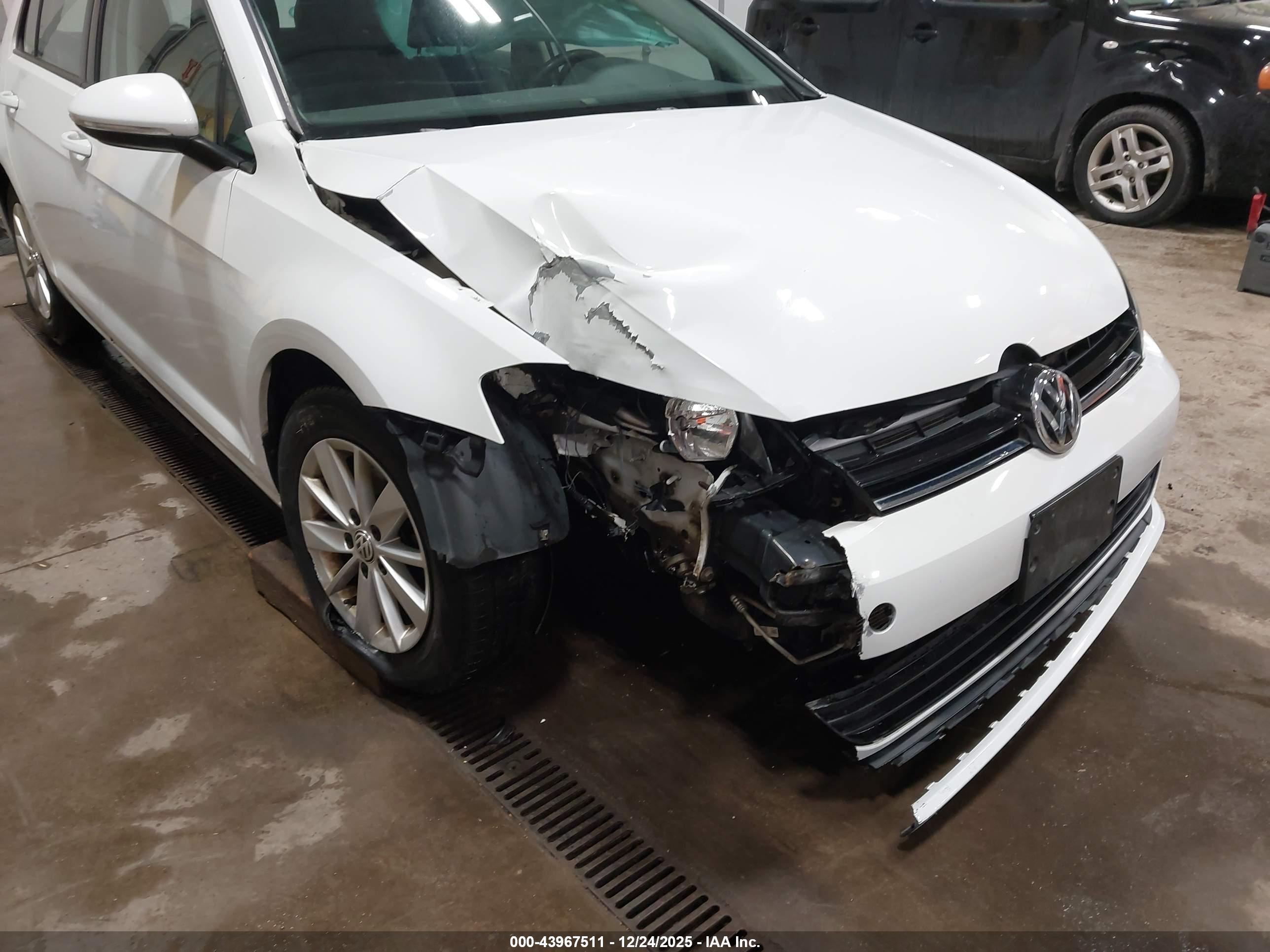 VOLKSWAGEN GOLF image 6